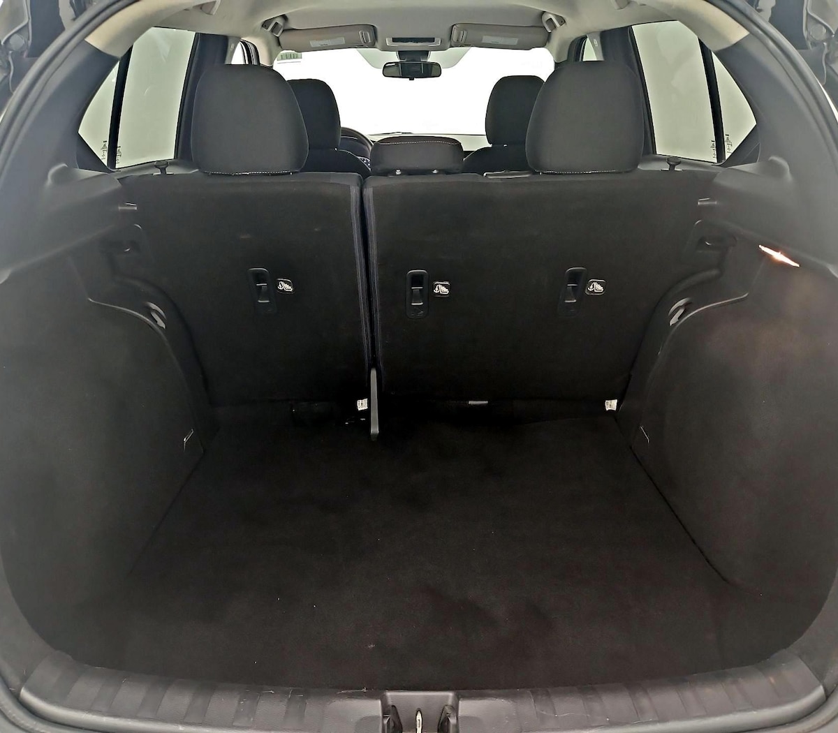 Trunk/Cargo (Seats Up)