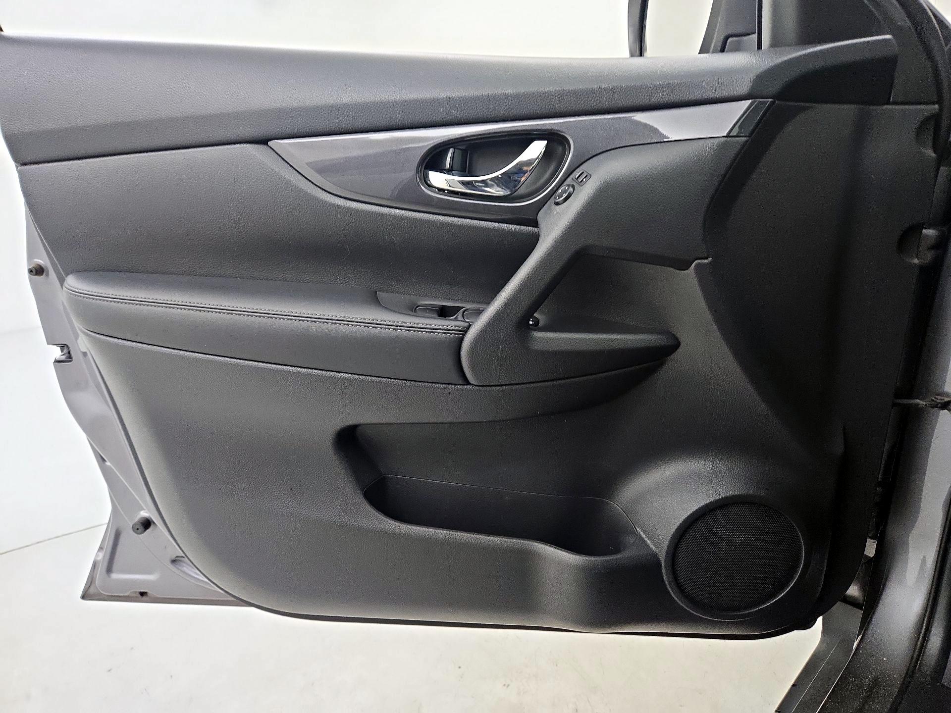 Thumbnail: 2019 Nissan Rogue - 12