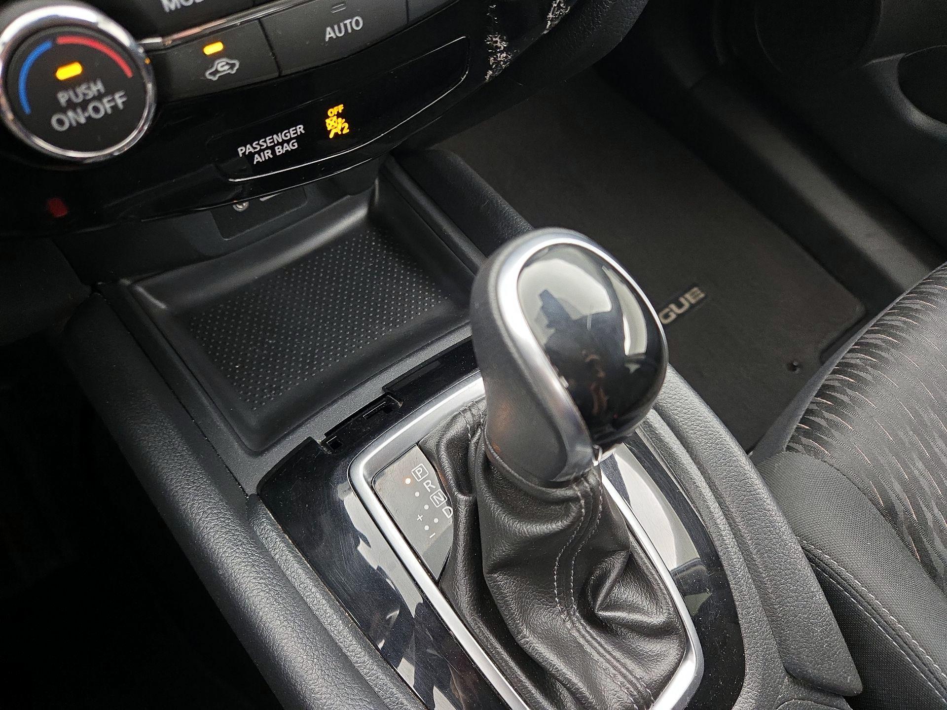 Thumbnail: 2019 Nissan Rogue - 17