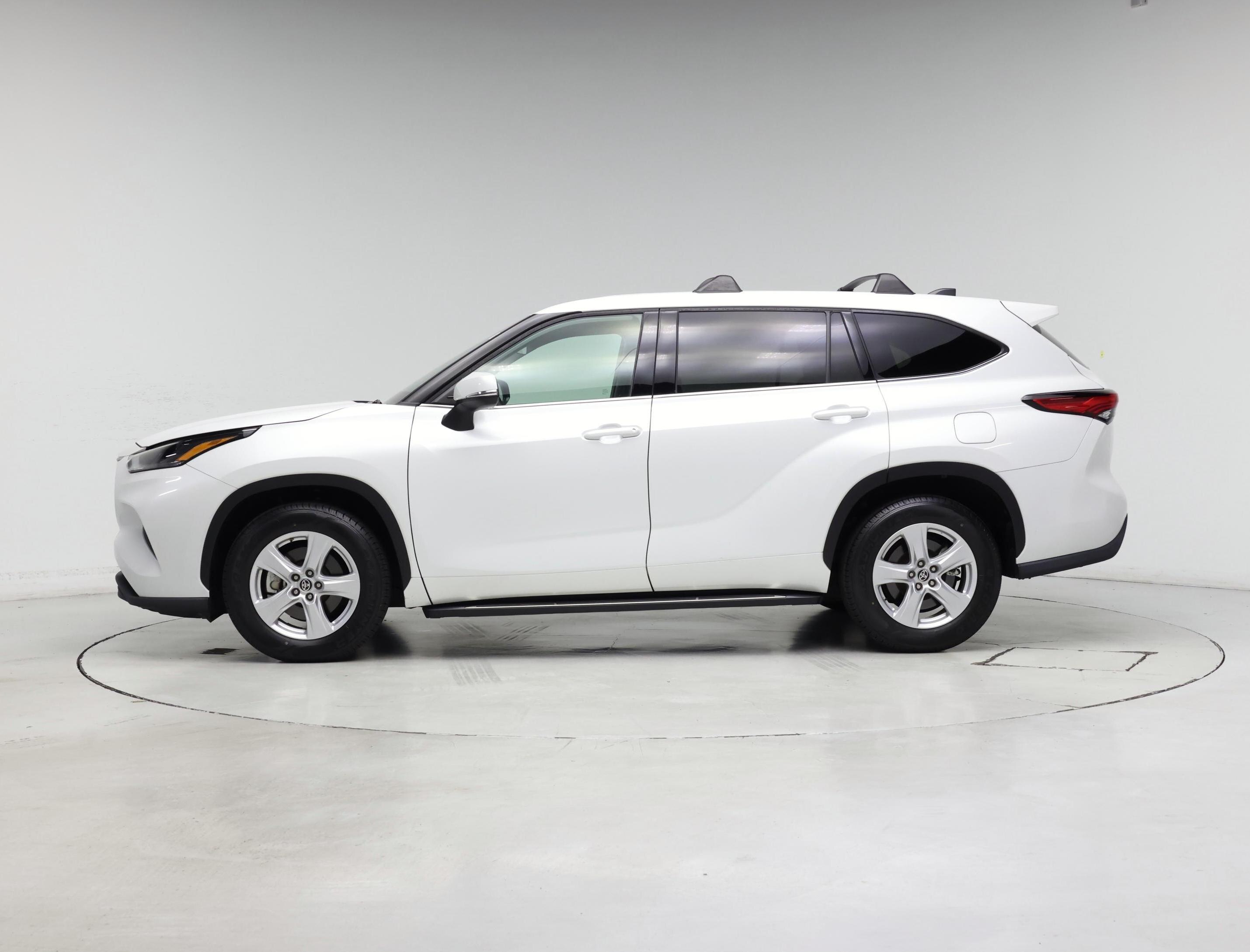 Thumbnail: 2022 Toyota Highlander - 3