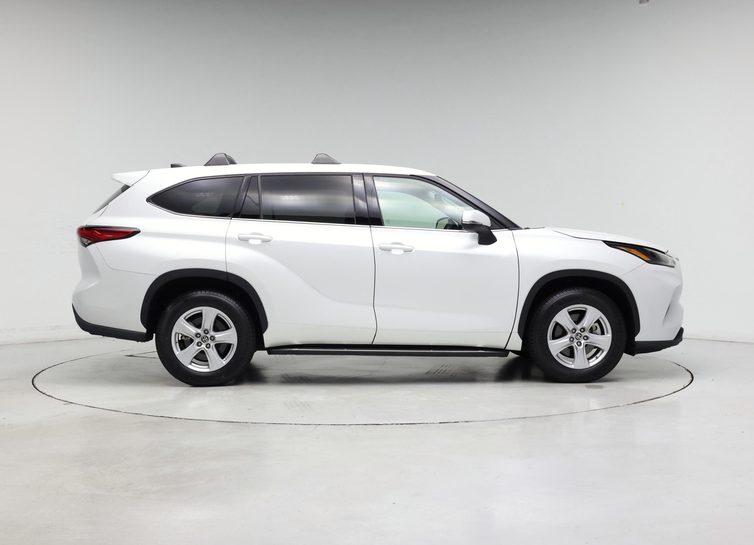 Thumbnail: 2022 Toyota Highlander - 7