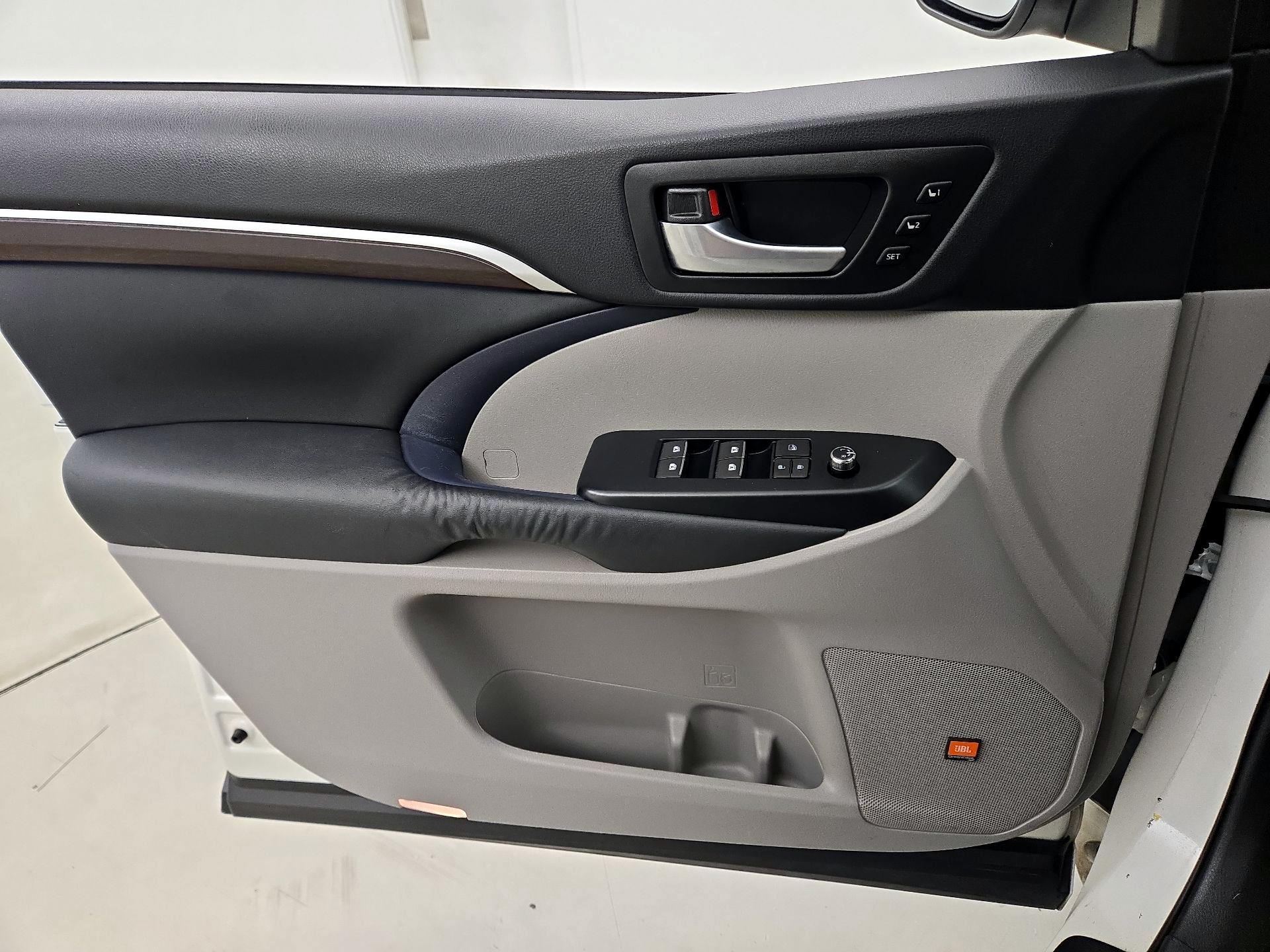 Thumbnail: 2014 Toyota Highlander - 12