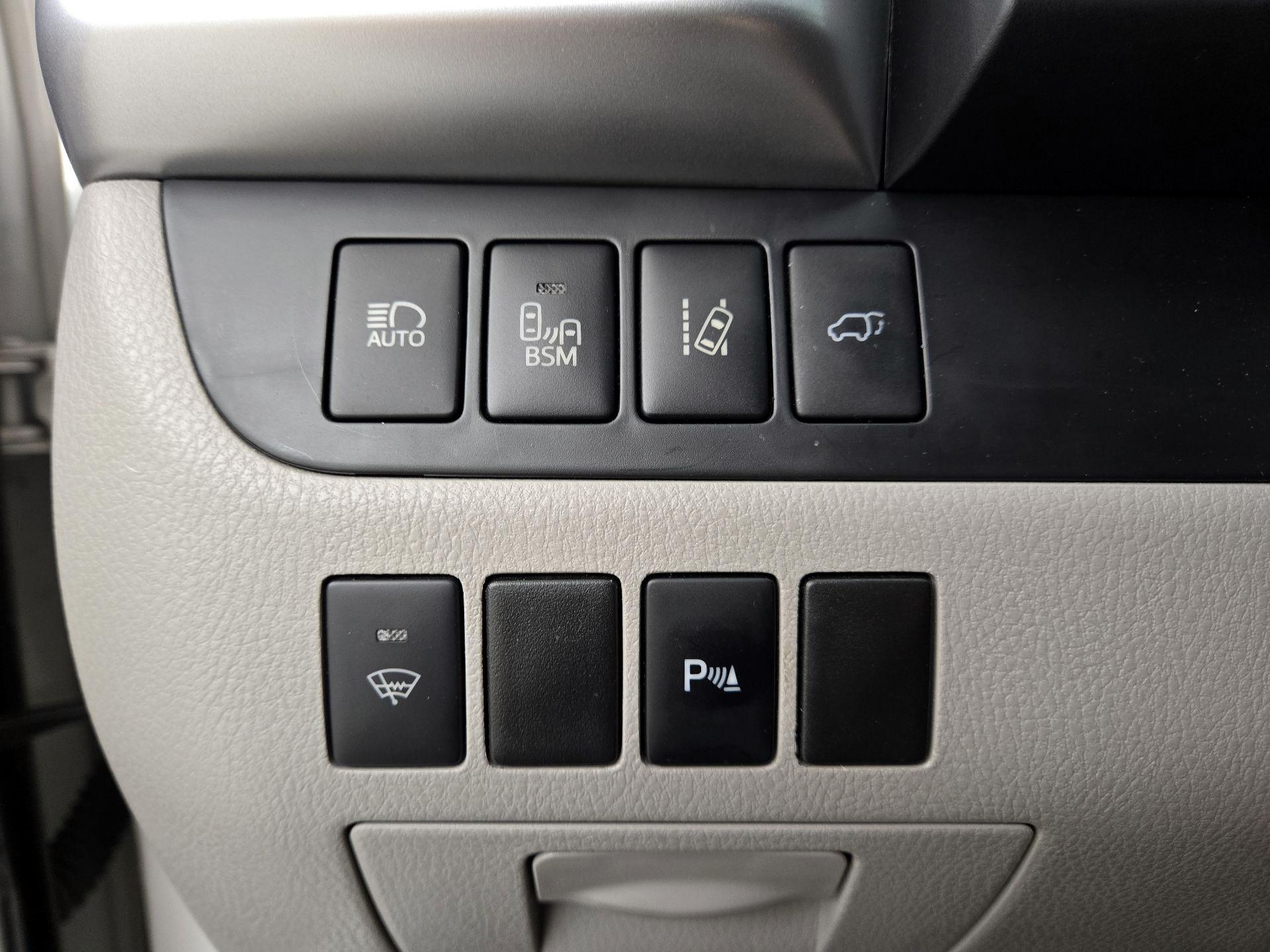 Thumbnail: 2014 Toyota Highlander - 13