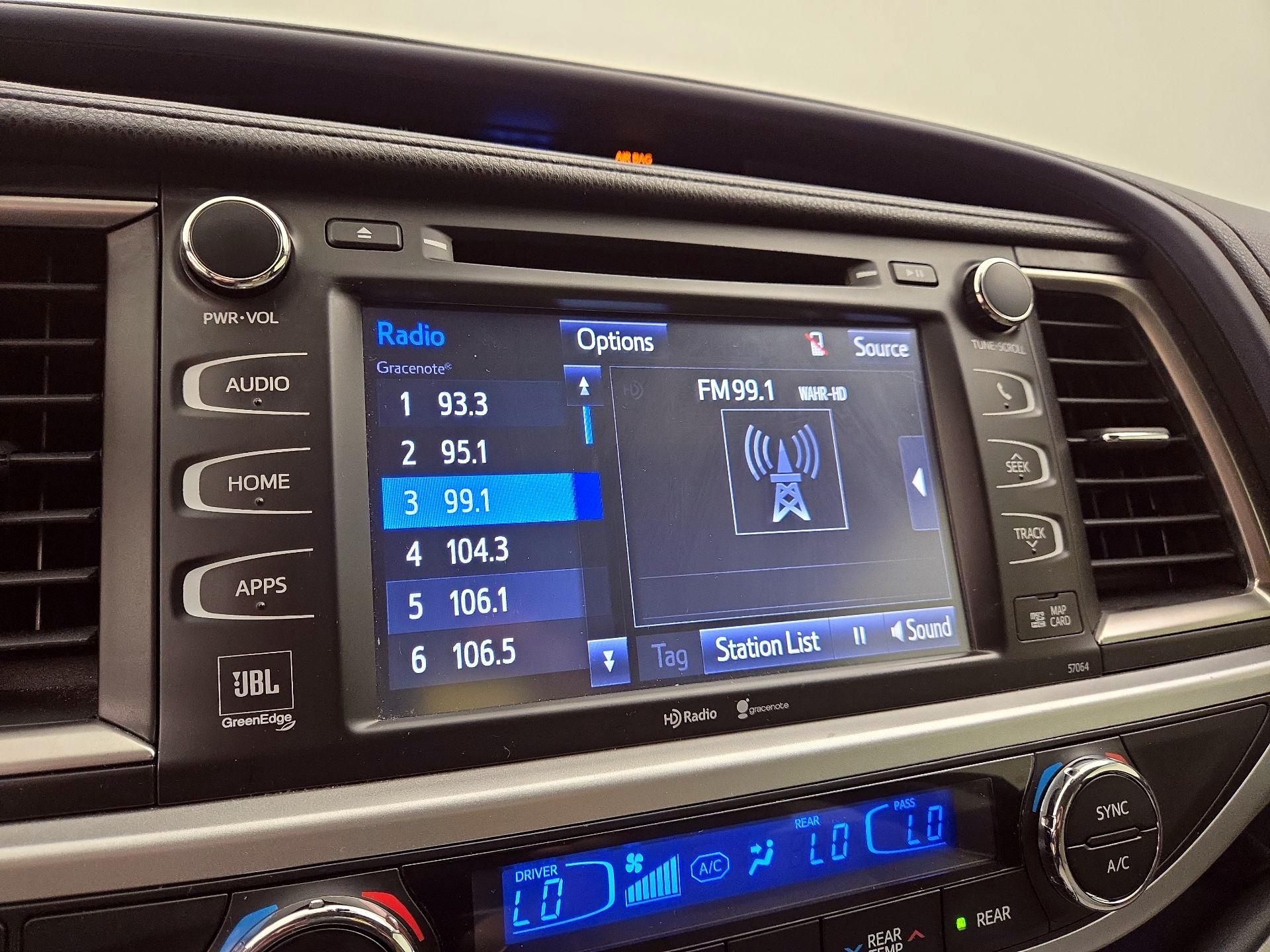 Thumbnail: 2014 Toyota Highlander - 16