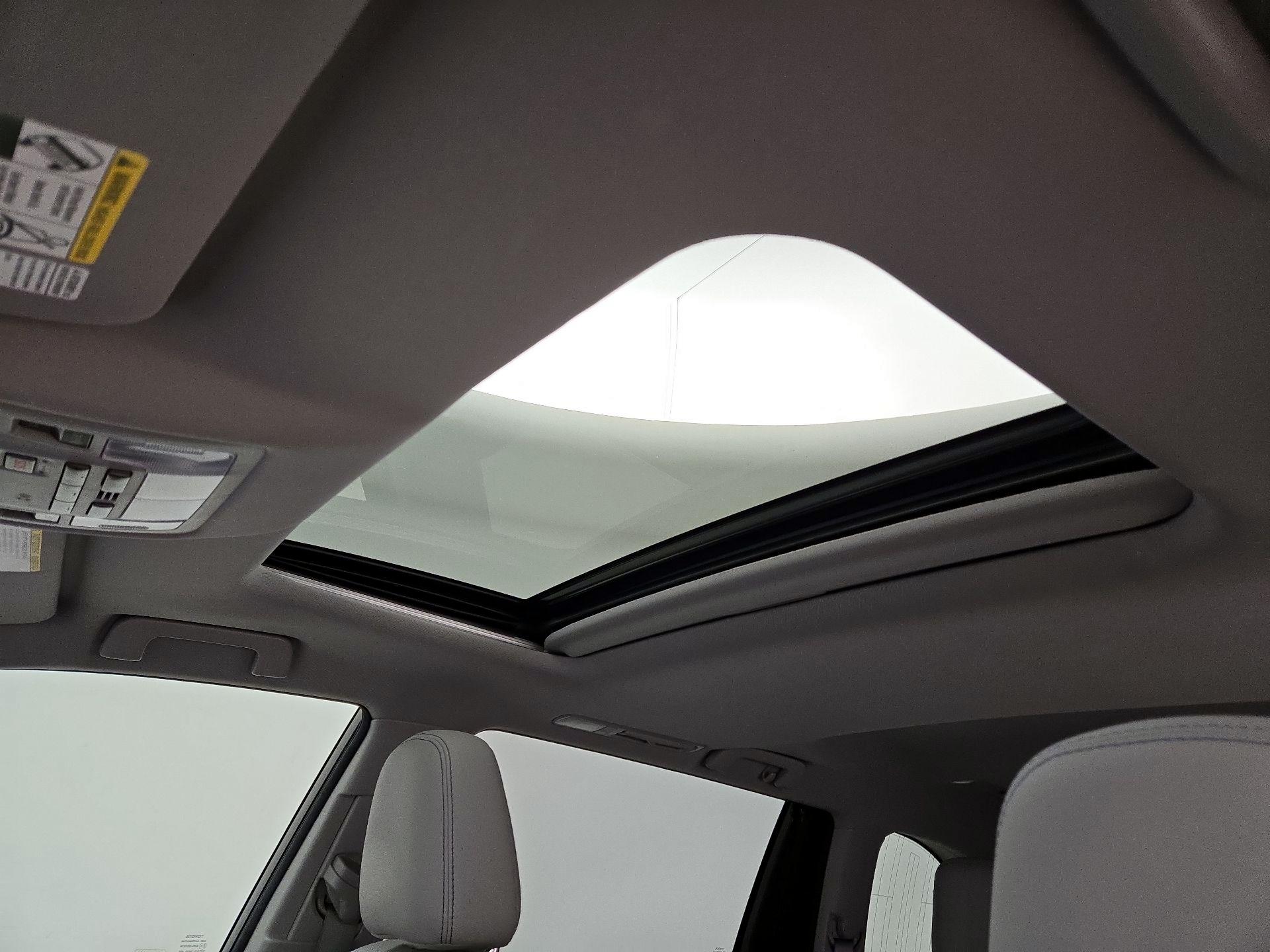 Thumbnail: 2014 Toyota Highlander - 20