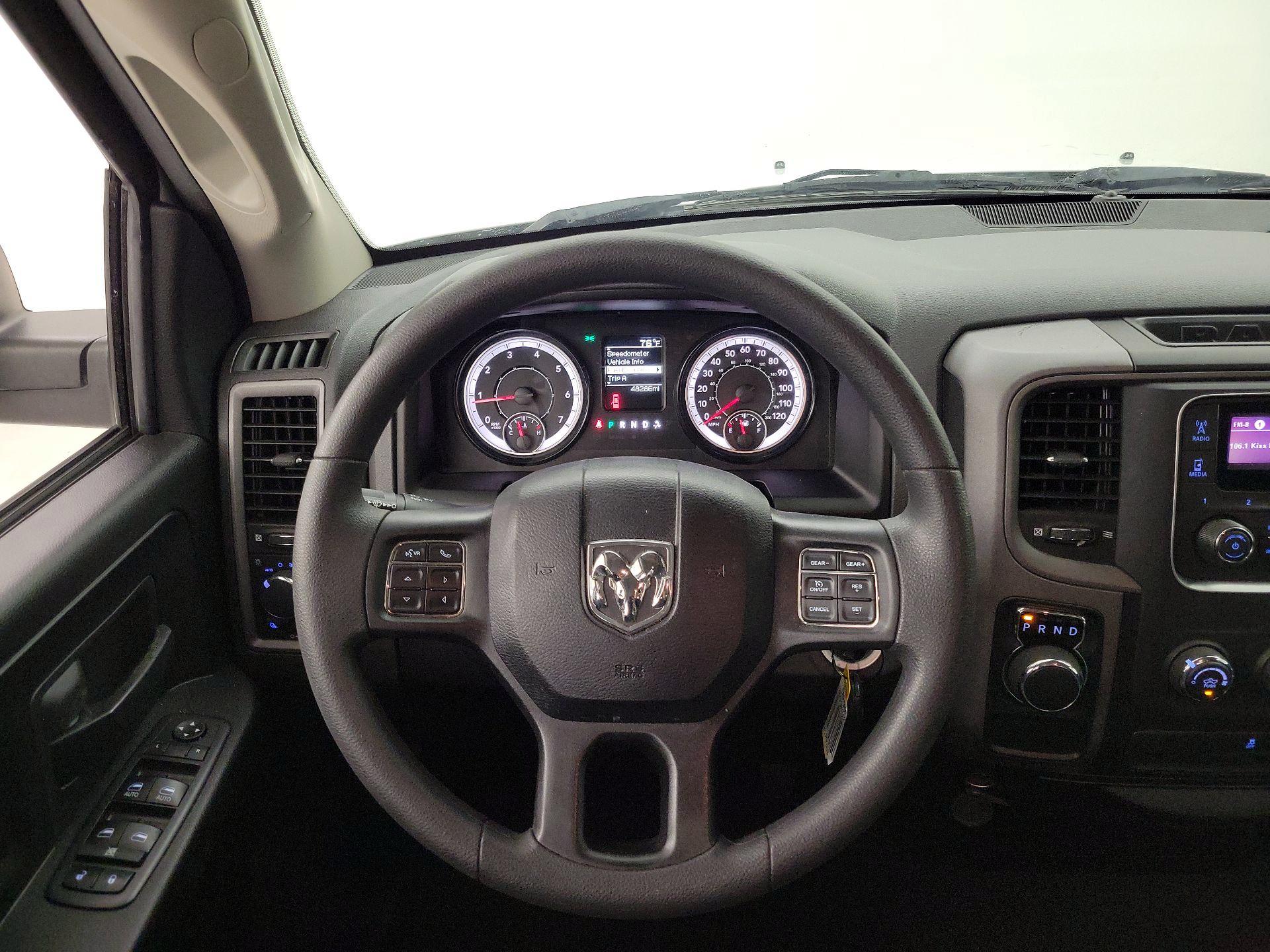 Thumbnail: 2019 RAM 1500 Classic - 10