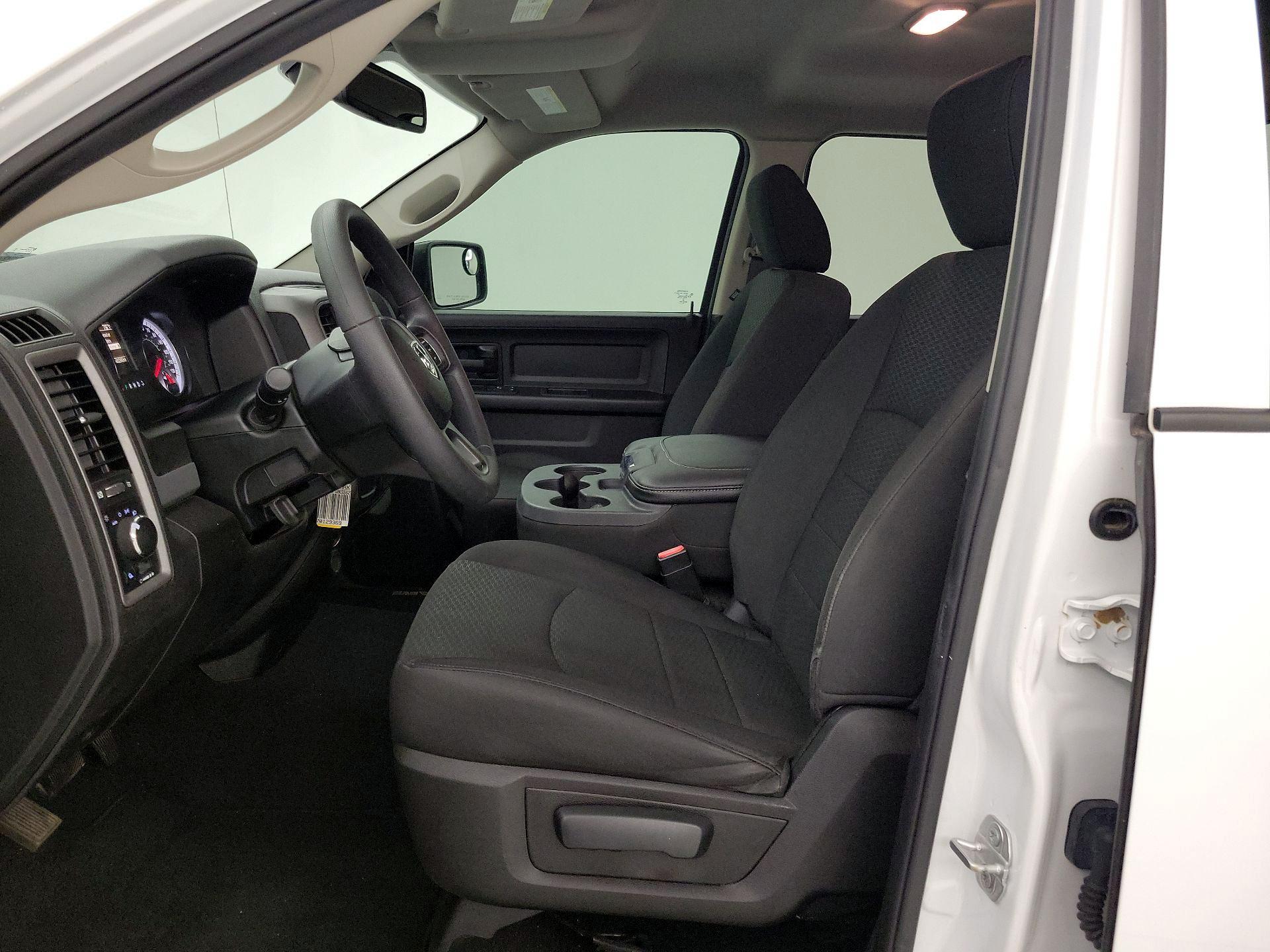 Thumbnail: 2019 RAM 1500 Classic - 11