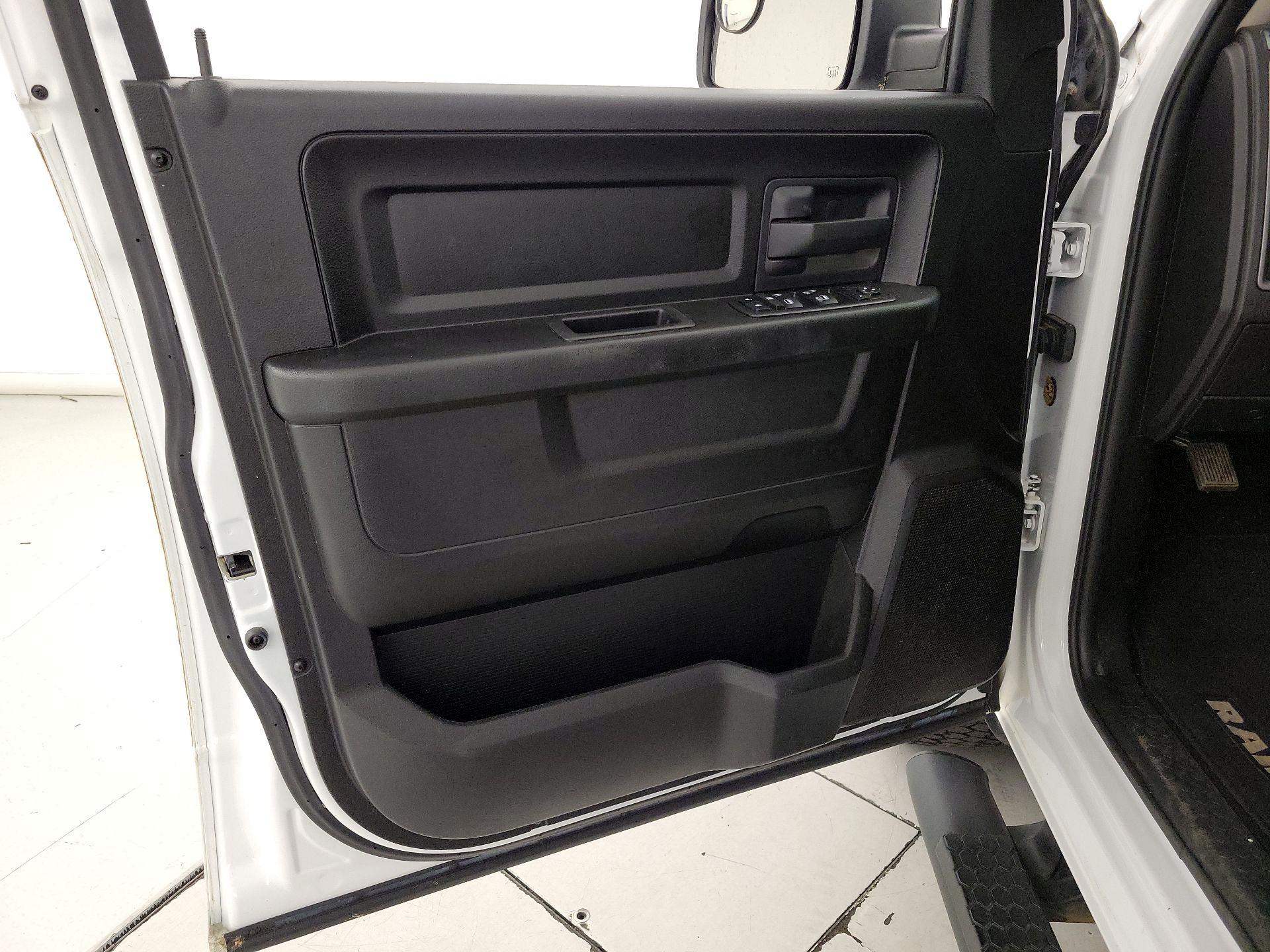 Thumbnail: 2019 RAM 1500 Classic - 12