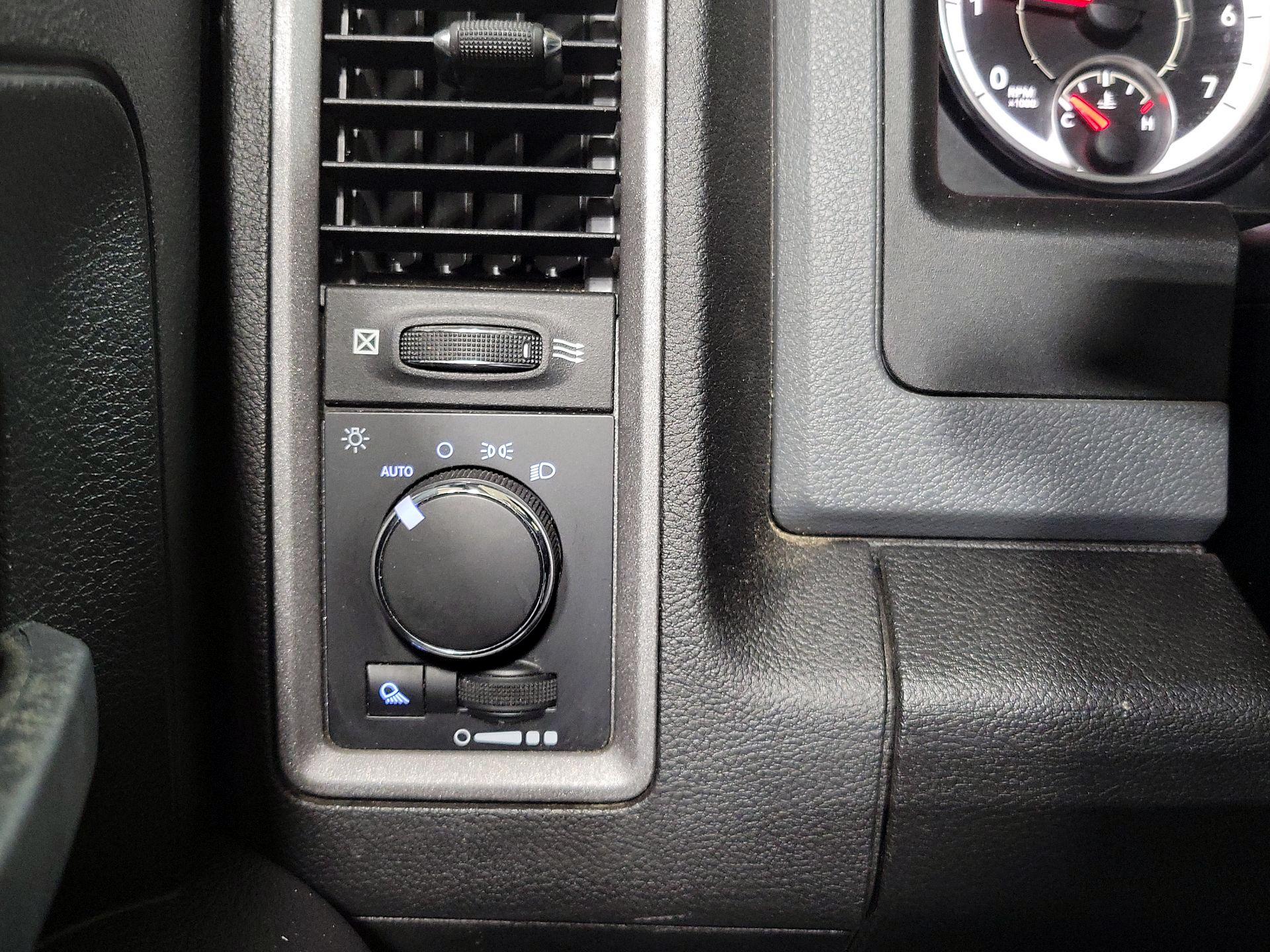 Thumbnail: 2019 RAM 1500 Classic - 13