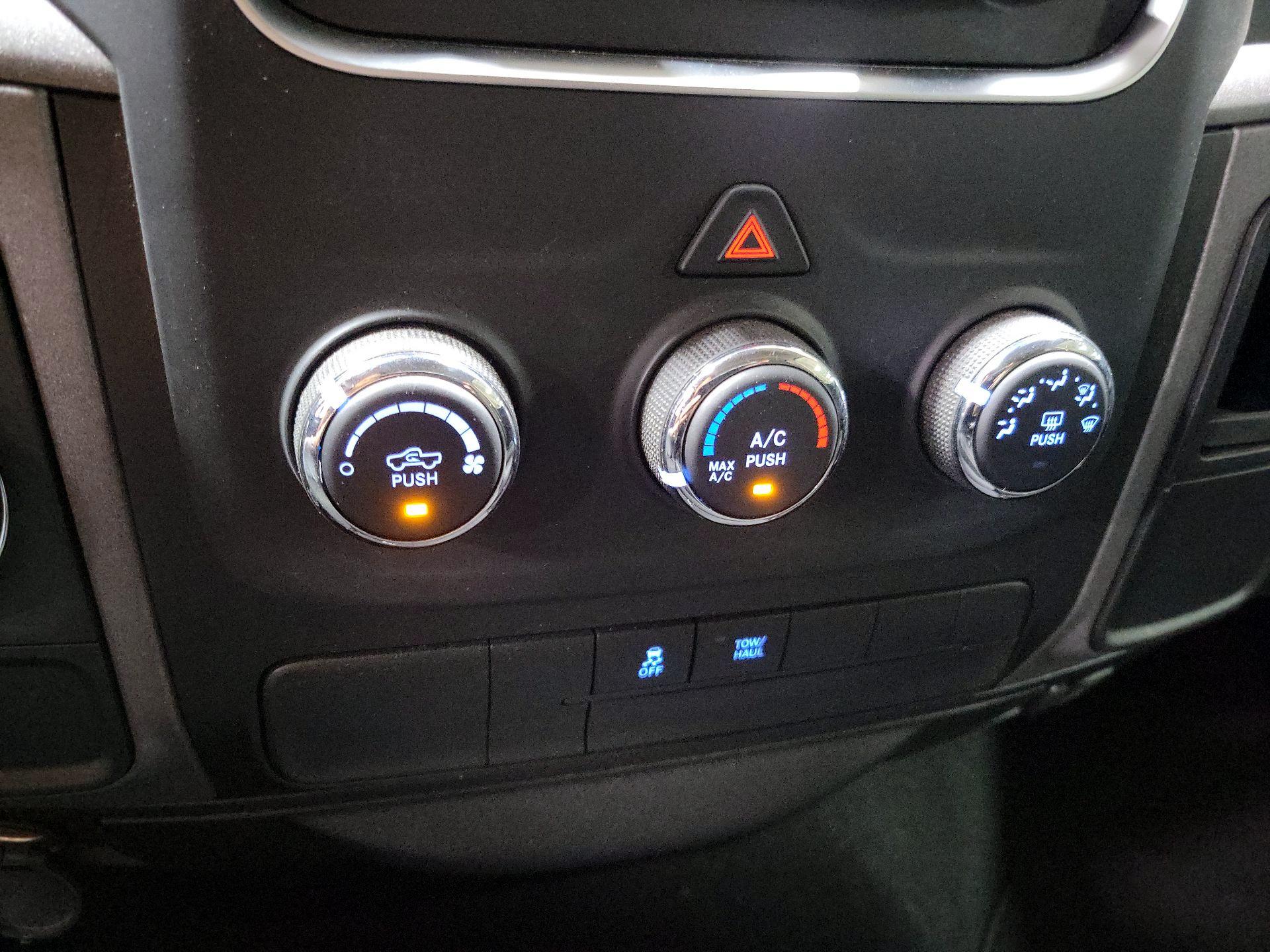 Thumbnail: 2019 RAM 1500 Classic - 16