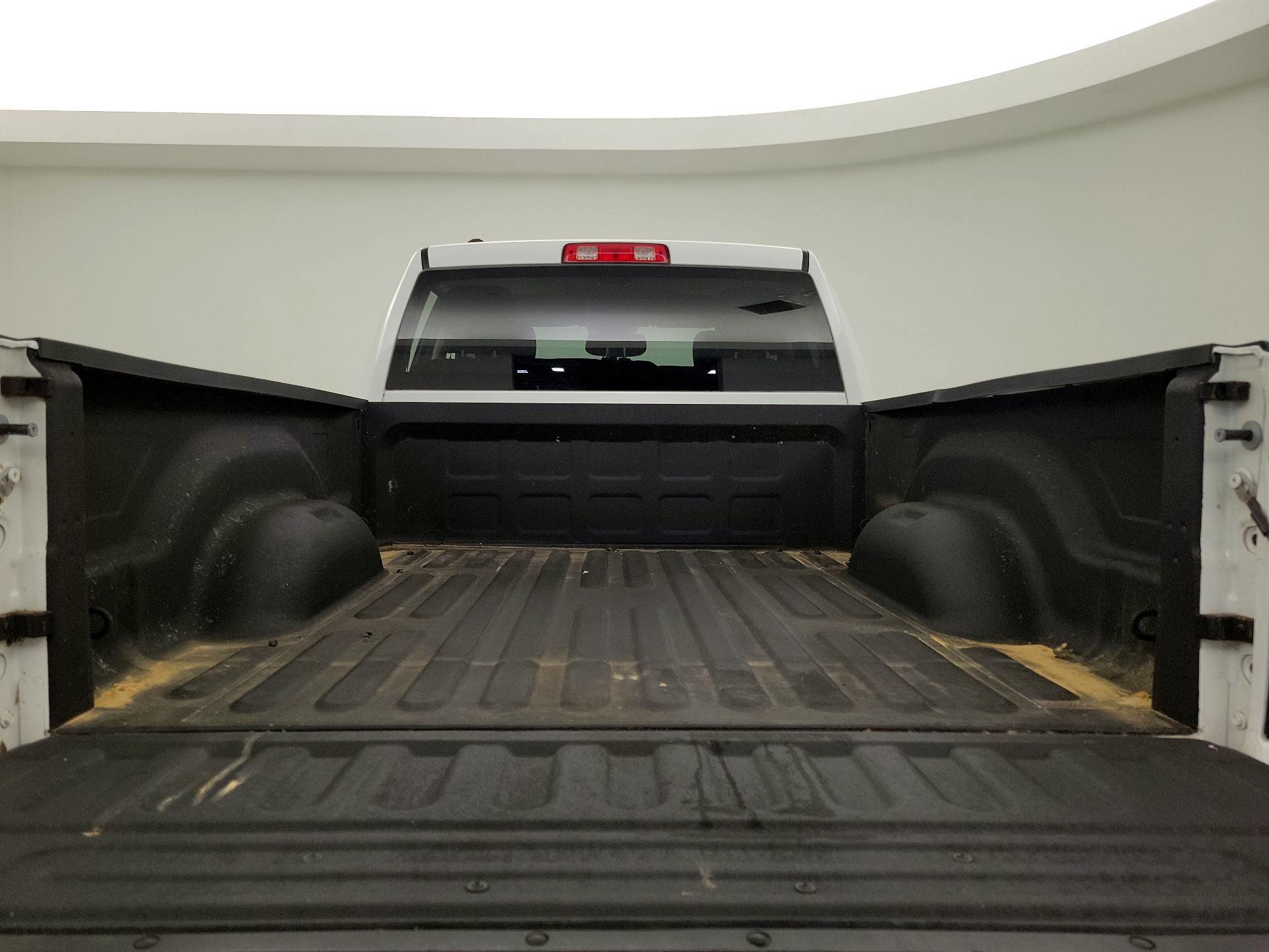 Thumbnail: 2019 RAM 1500 Classic - 19