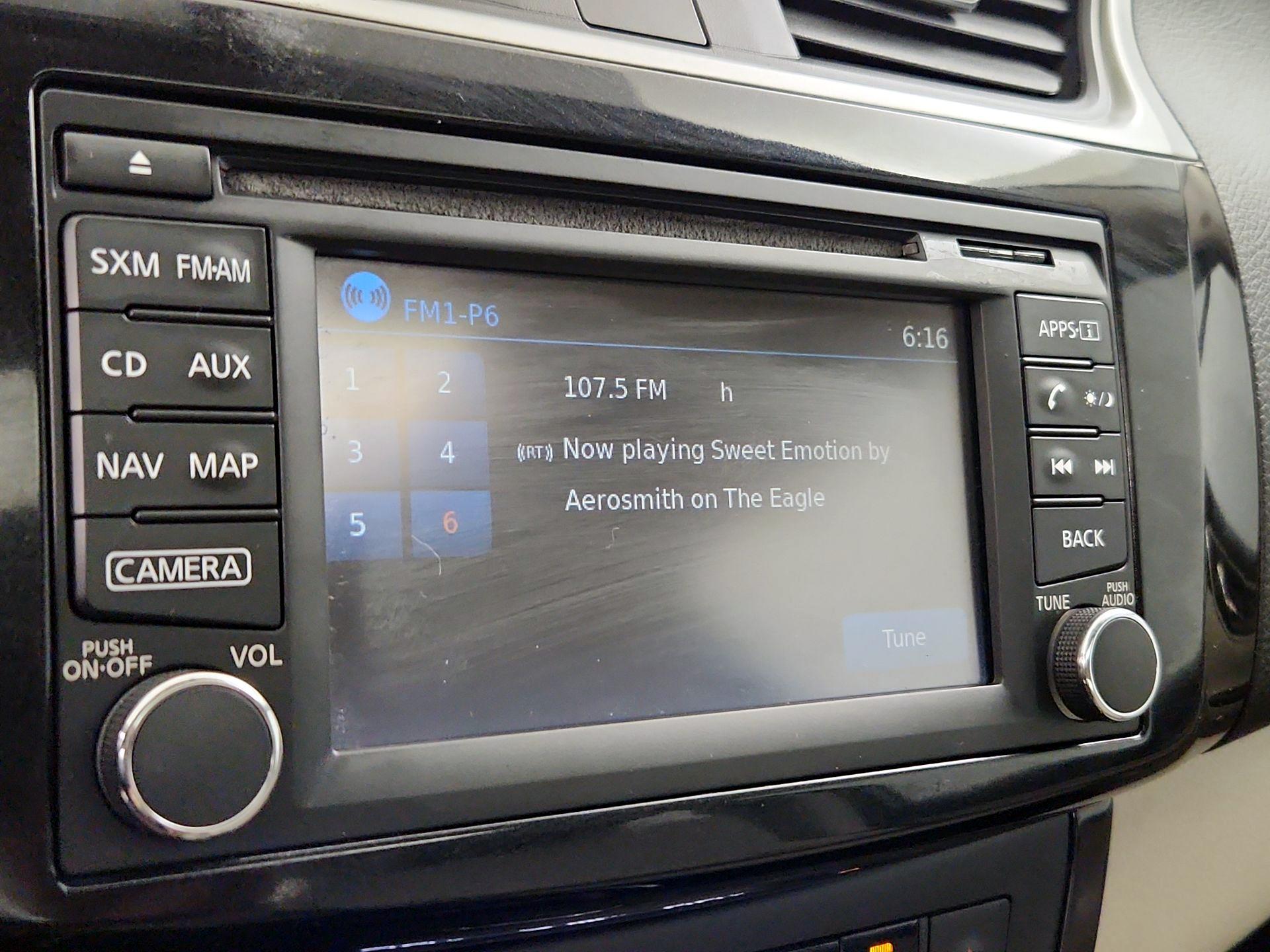 Thumbnail: 2016 Nissan Sentra - 16