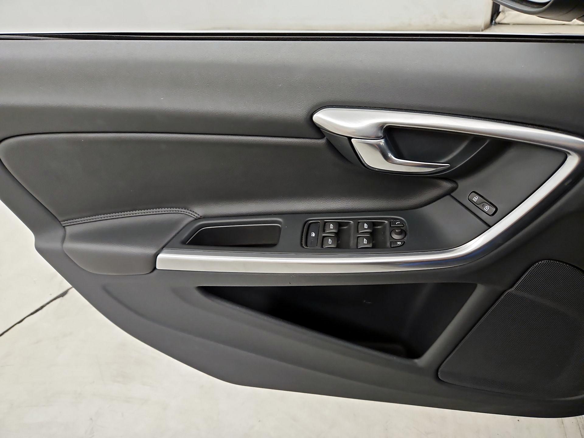 Thumbnail: 2016 Volvo S60 - 12