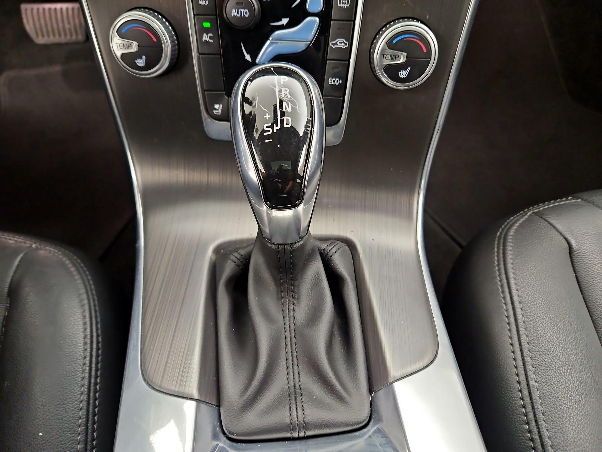 Thumbnail: 2016 Volvo S60 - 17