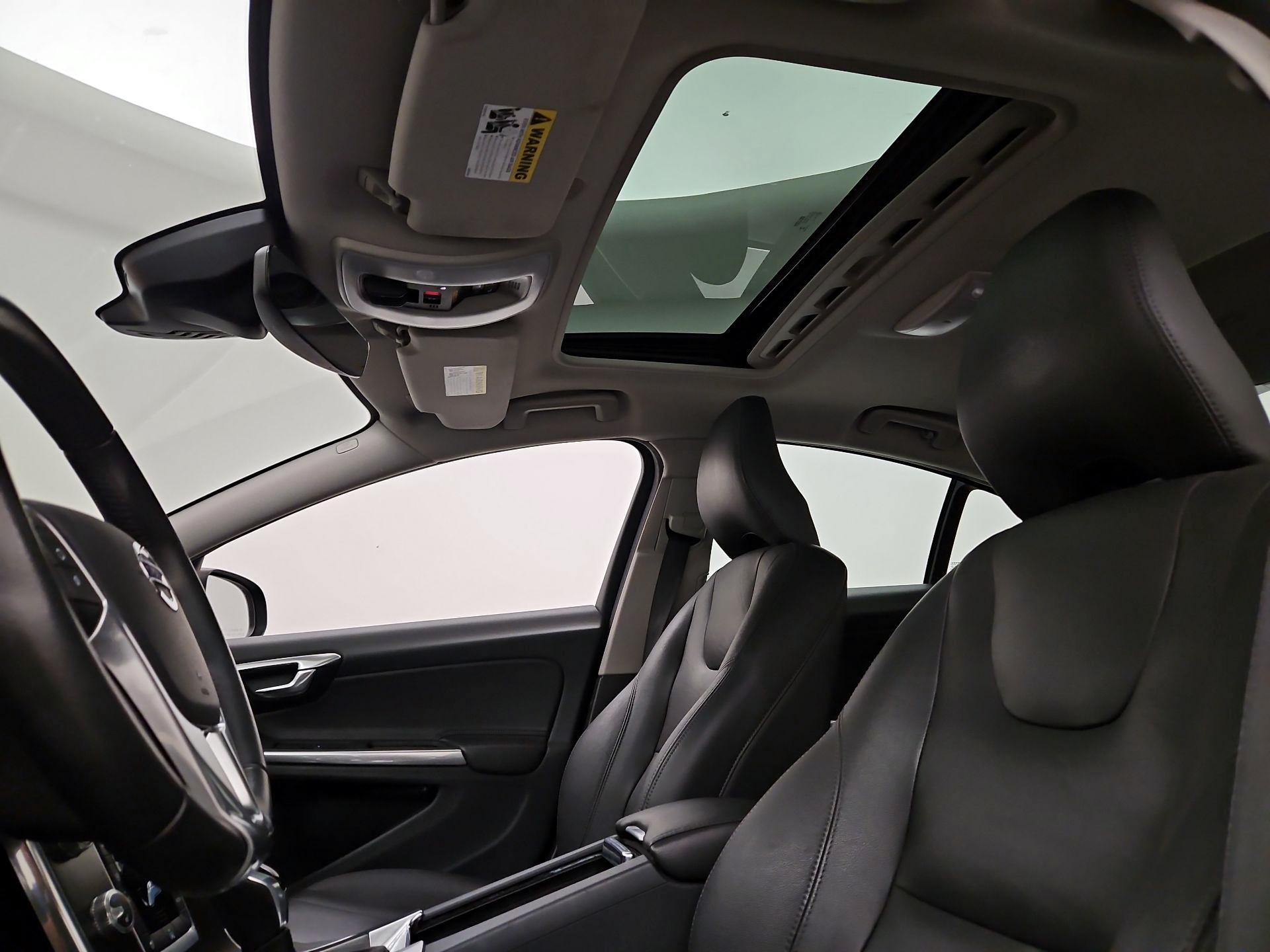 Thumbnail: 2016 Volvo S60 - 18