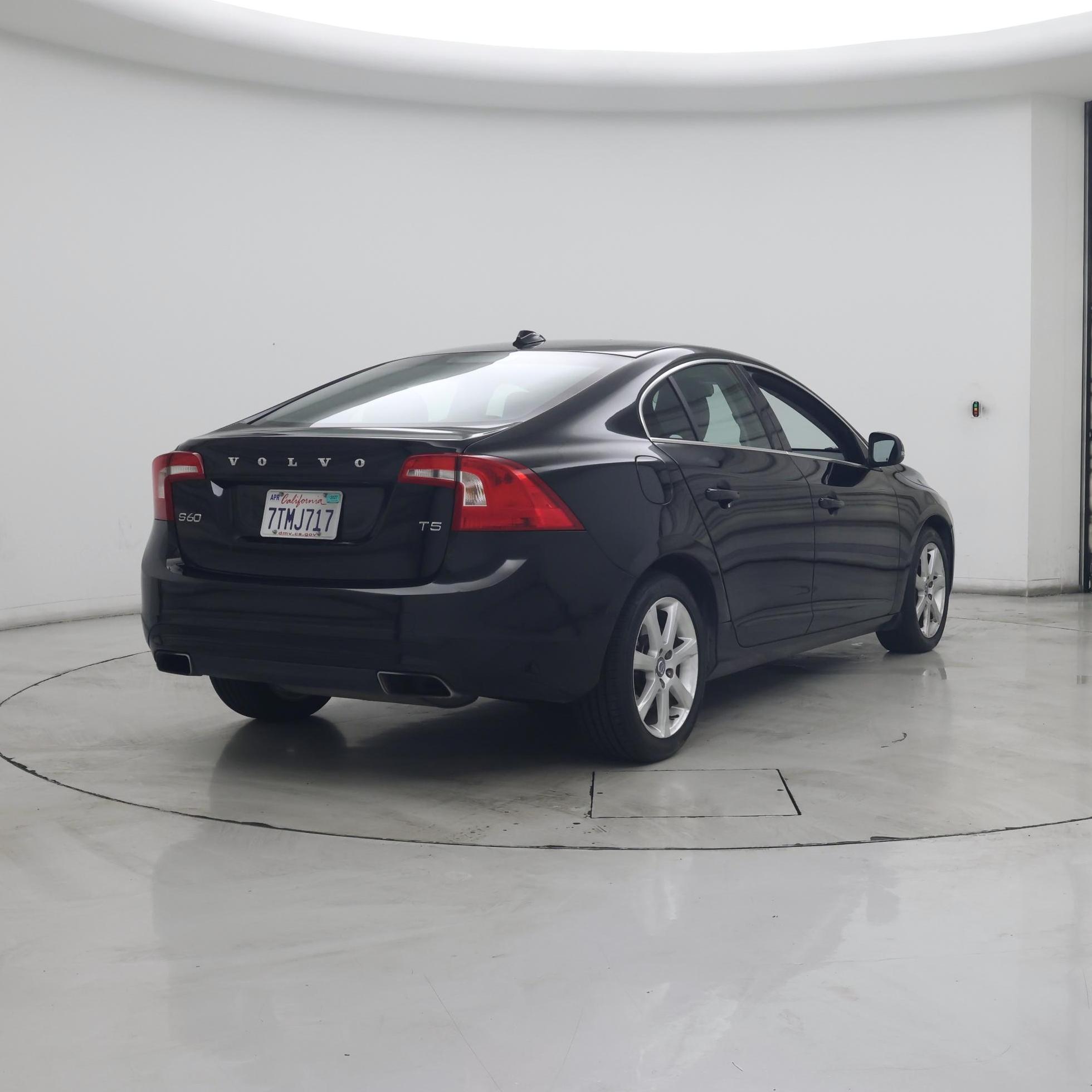 Thumbnail: 2016 Volvo S60 - 8