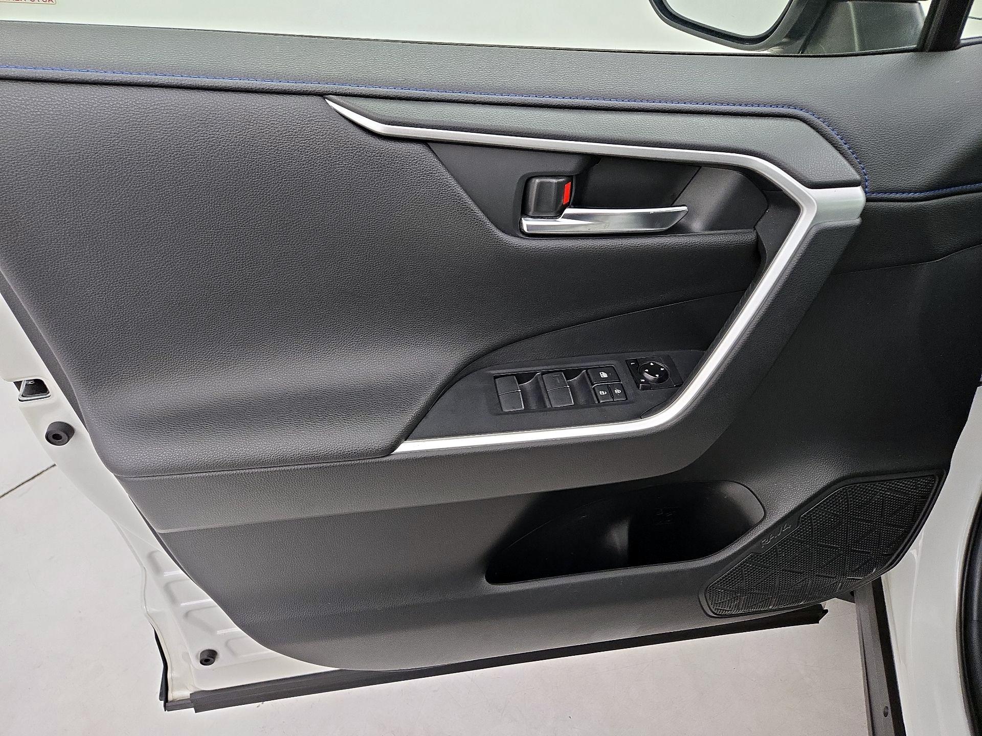 Thumbnail: 2021 Toyota RAV4 - 12