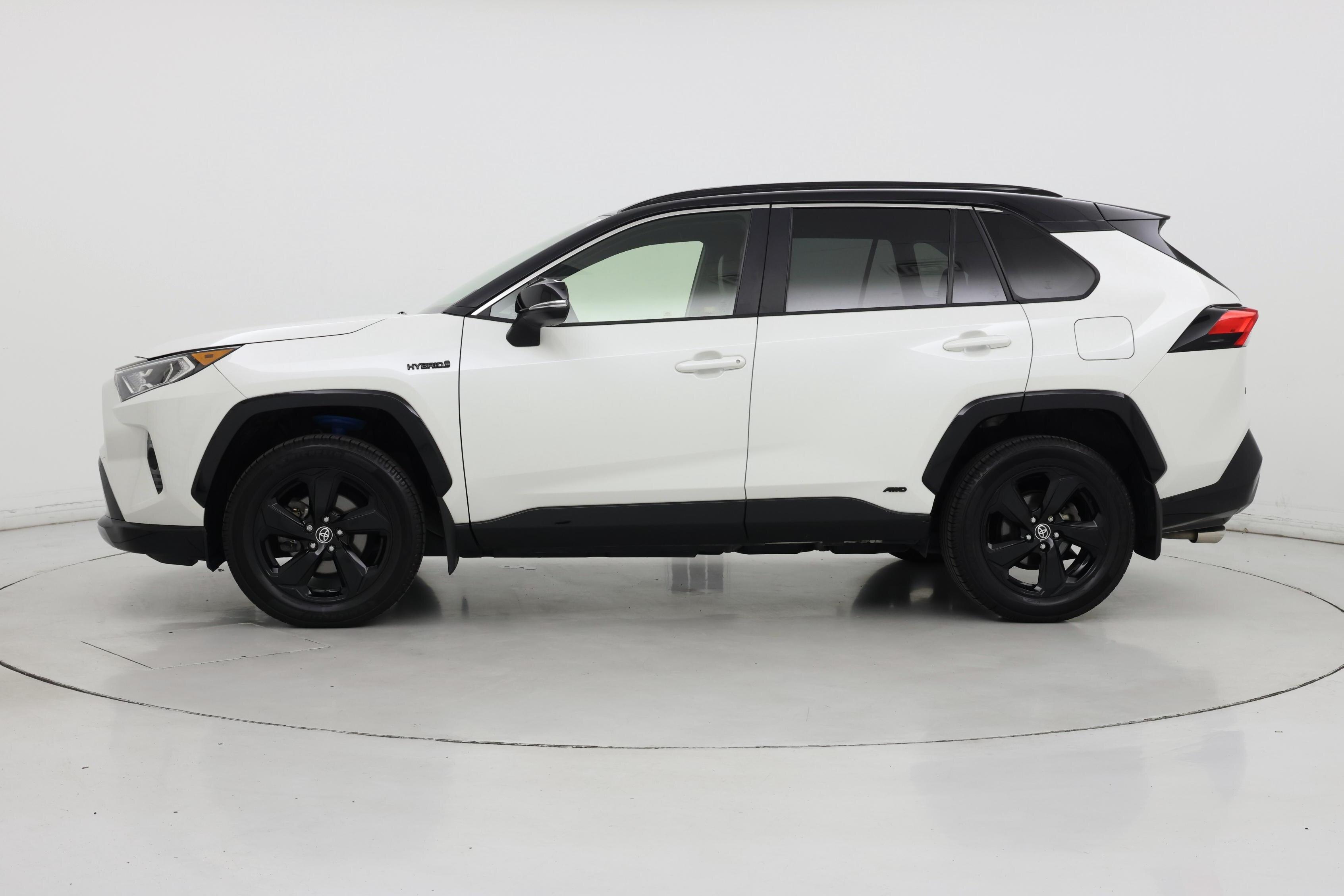 Thumbnail: 2021 Toyota RAV4 - 3