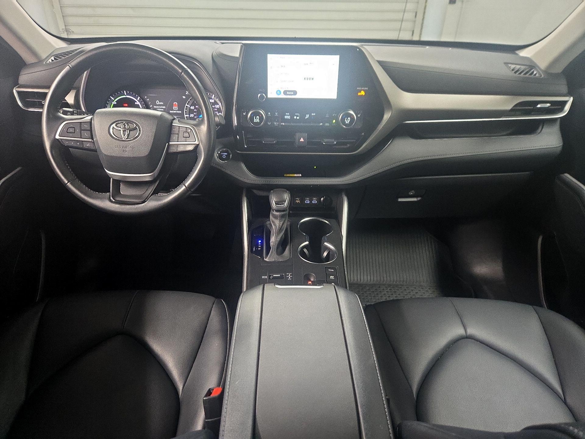 Thumbnail: 2023 Toyota Highlander - 9
