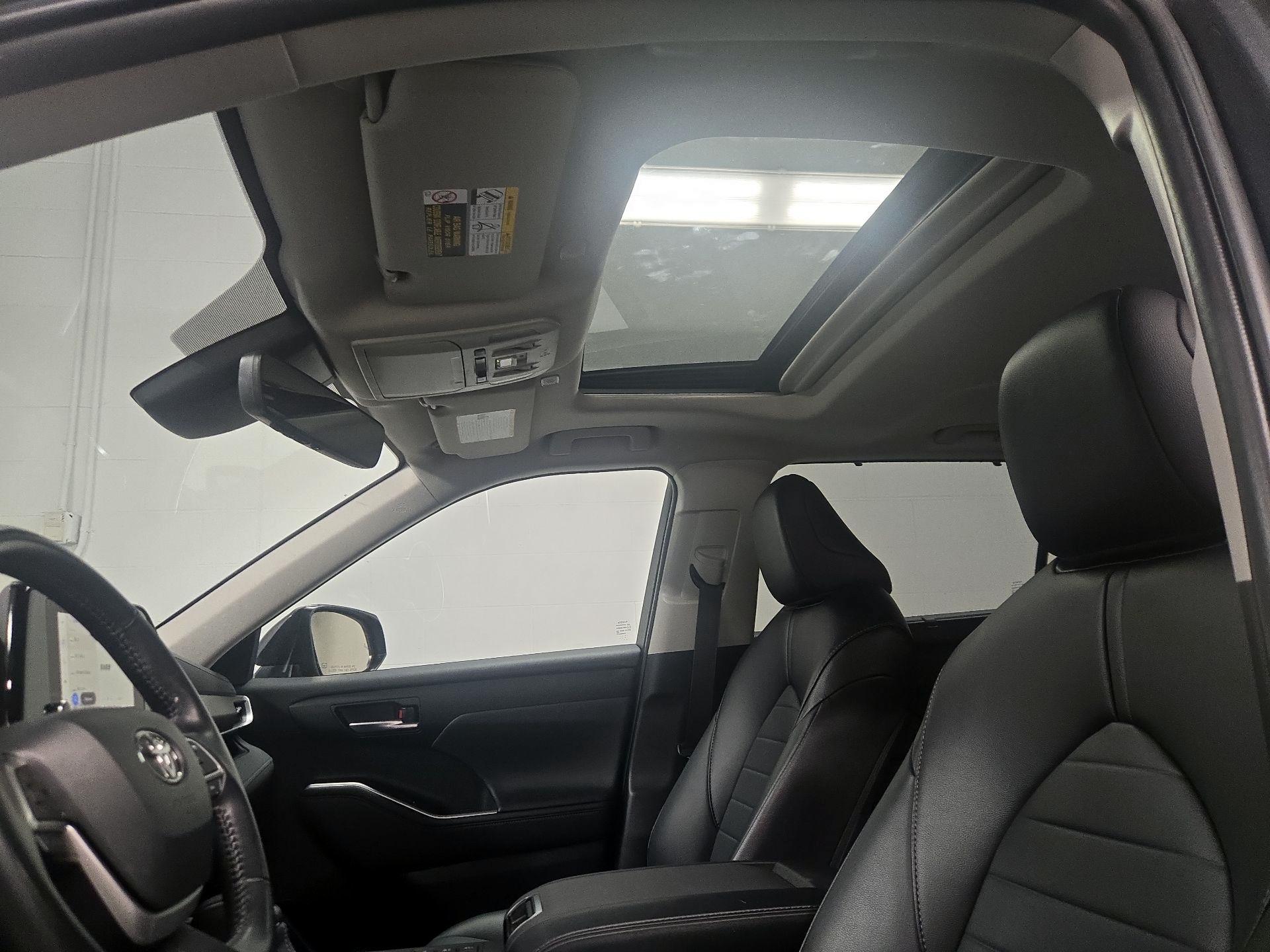 Thumbnail: 2023 Toyota Highlander - 19