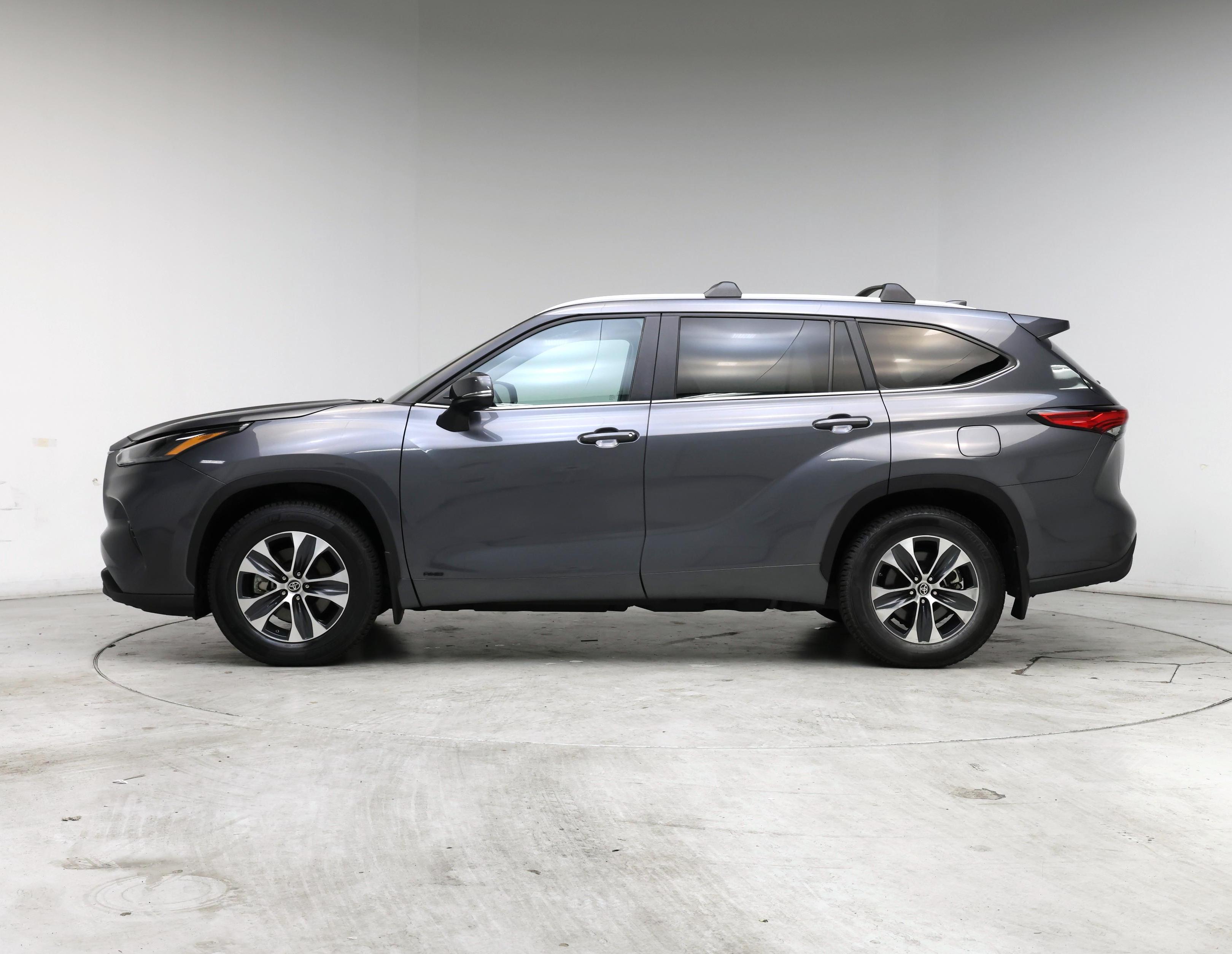 Thumbnail: 2023 Toyota Highlander - 3