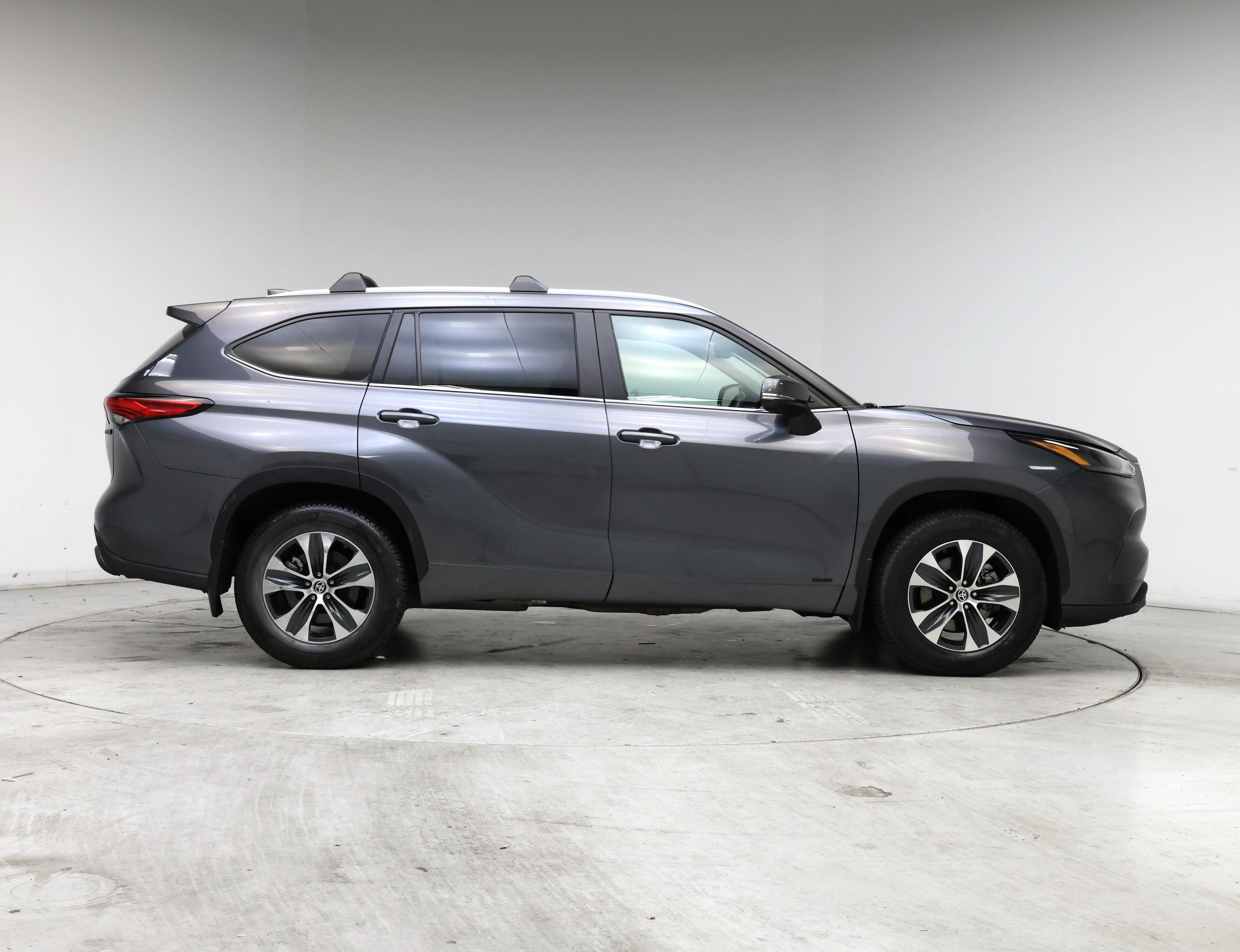 Thumbnail: 2023 Toyota Highlander - 7