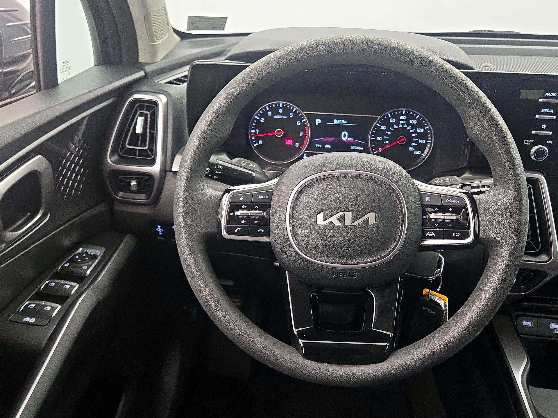 Thumbnail: 2023 Kia Sorento - 10