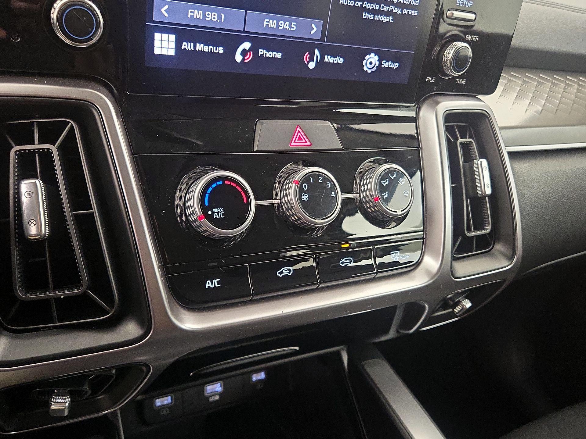 Thumbnail: 2023 Kia Sorento - 16