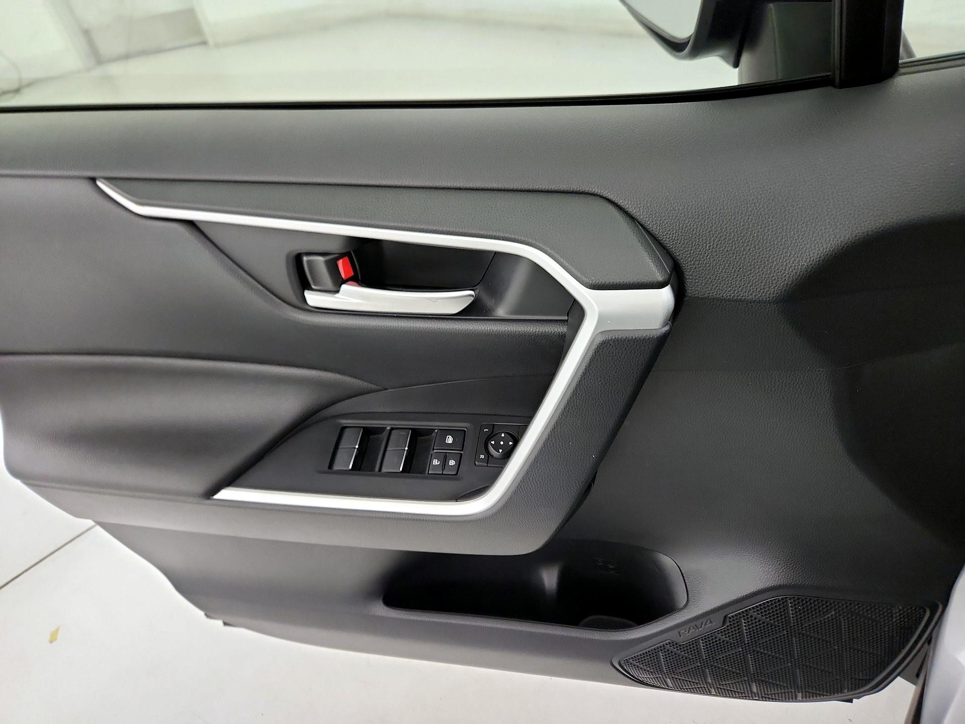 Thumbnail: 2025 Toyota RAV4 - 12