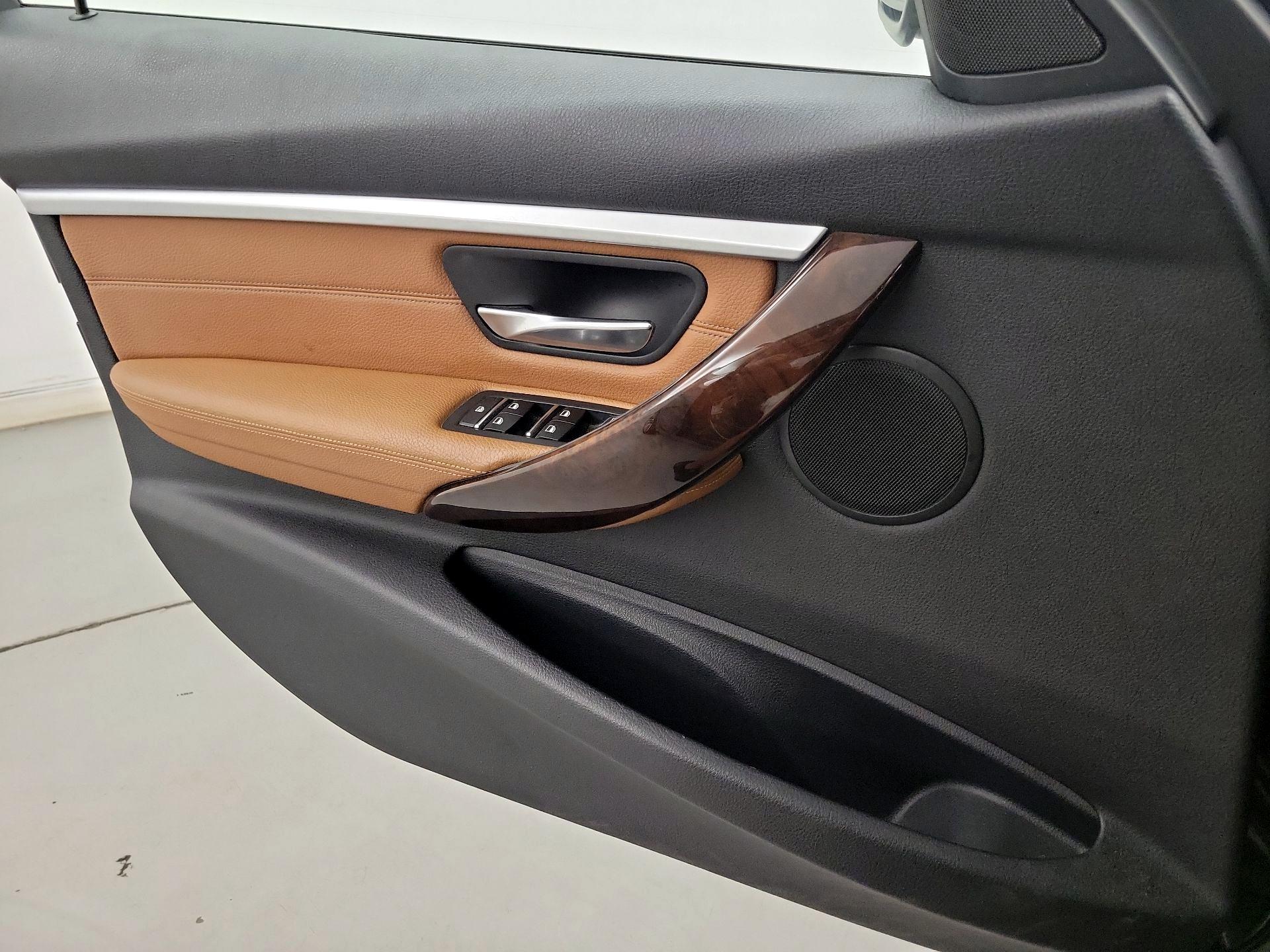 Thumbnail: 2016 BMW 3 Series - 10