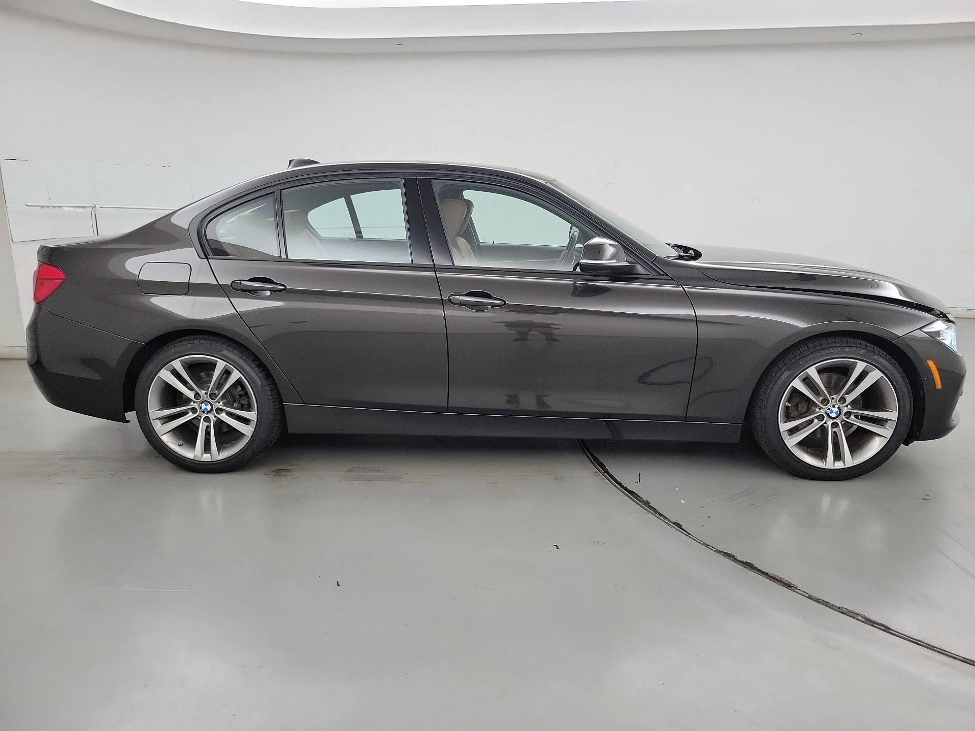 Thumbnail: 2016 BMW 3 Series - 4