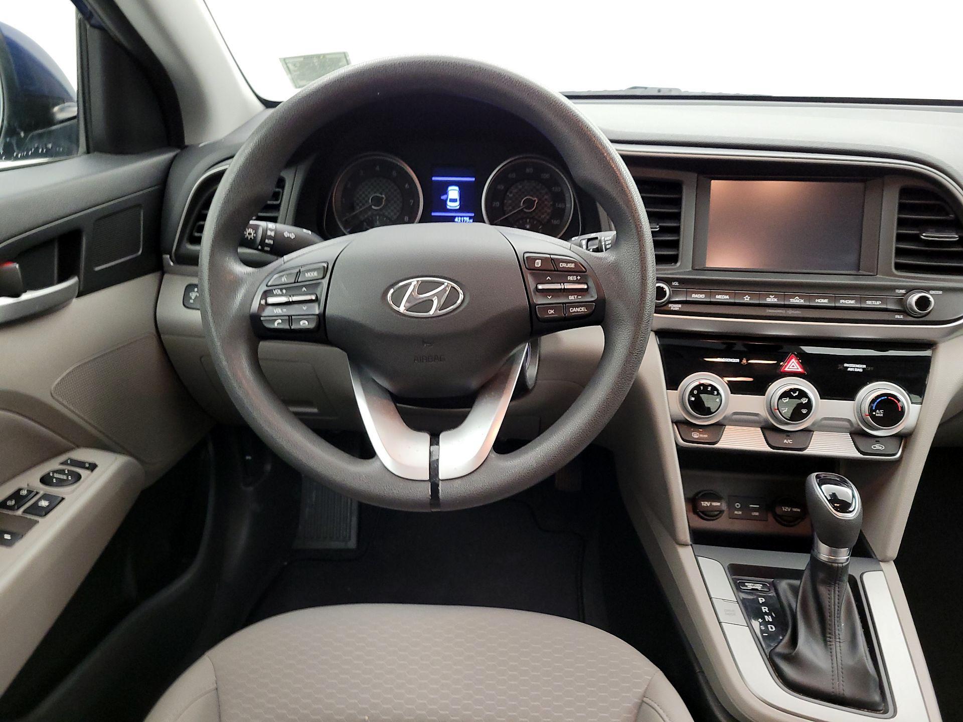 Thumbnail: 2019 Hyundai Elantra - 10