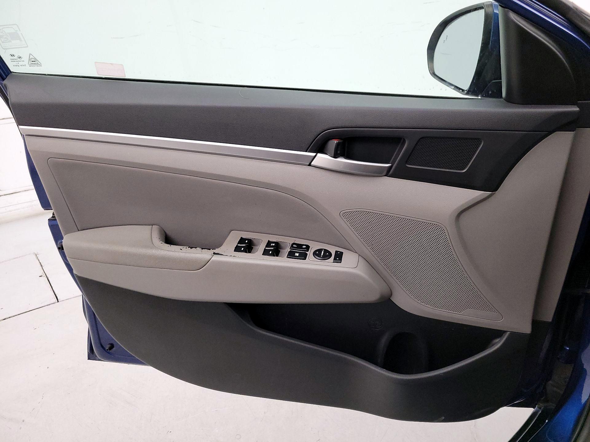 Thumbnail: 2019 Hyundai Elantra - 12