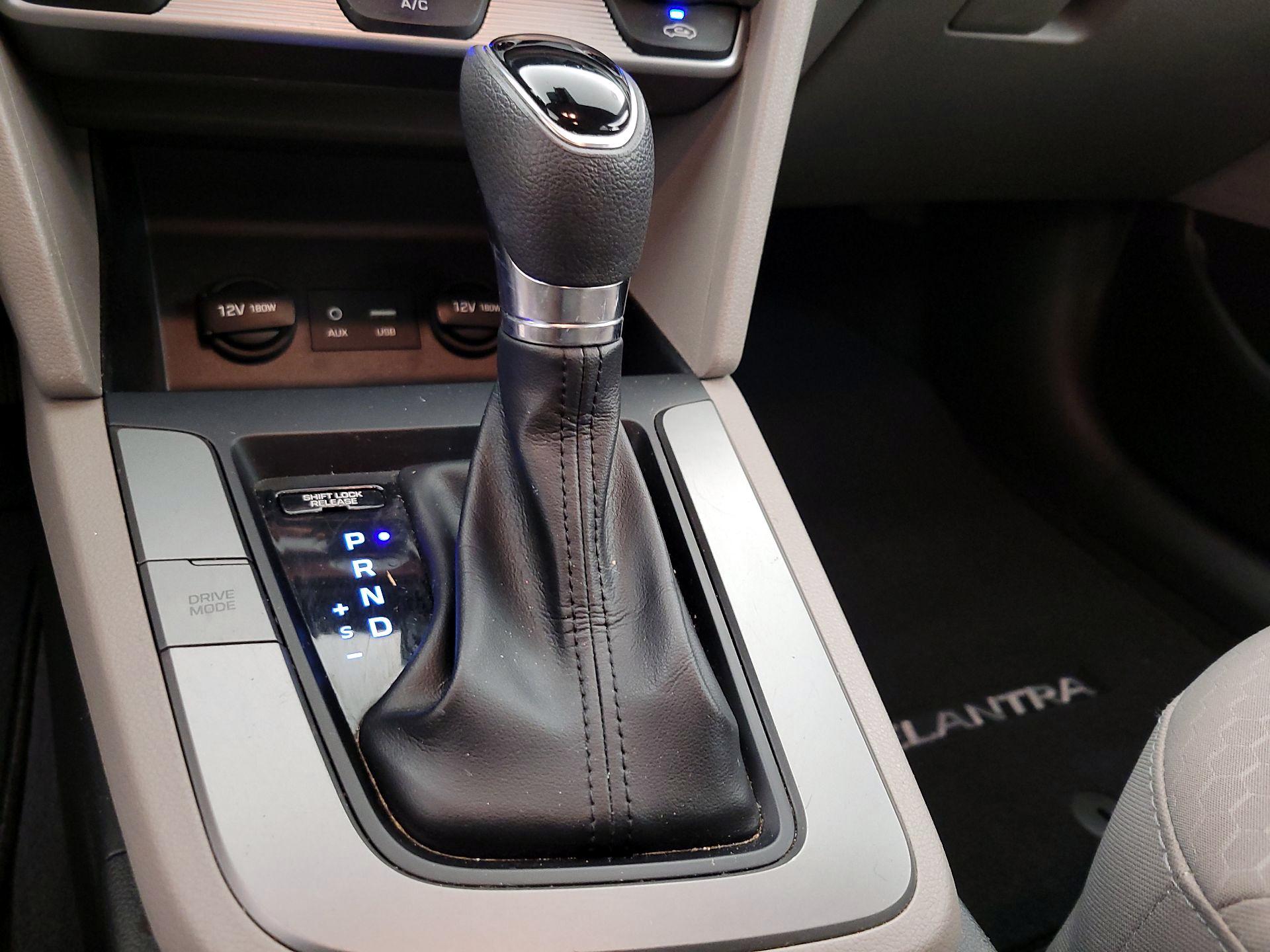 Thumbnail: 2019 Hyundai Elantra - 17
