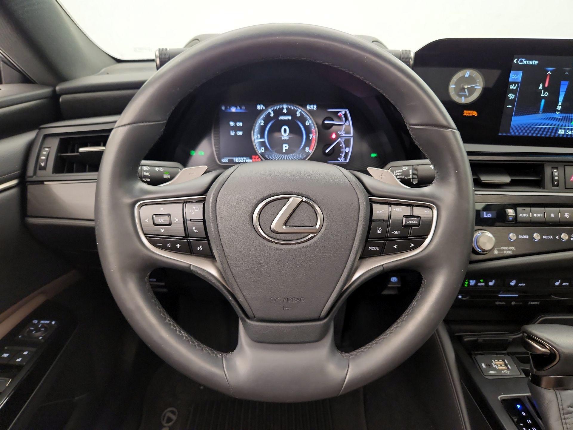 Thumbnail: 2022 Lexus ES - 10