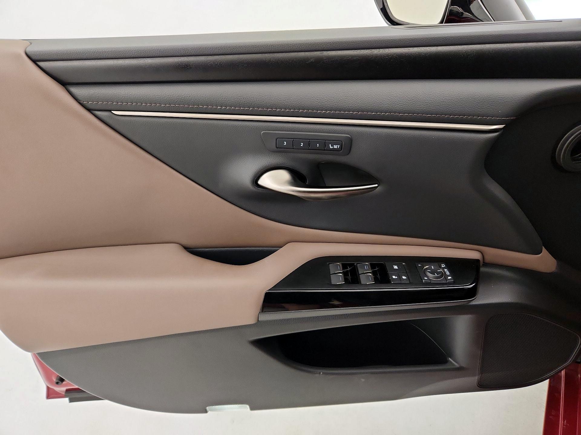 Thumbnail: 2022 Lexus ES - 12