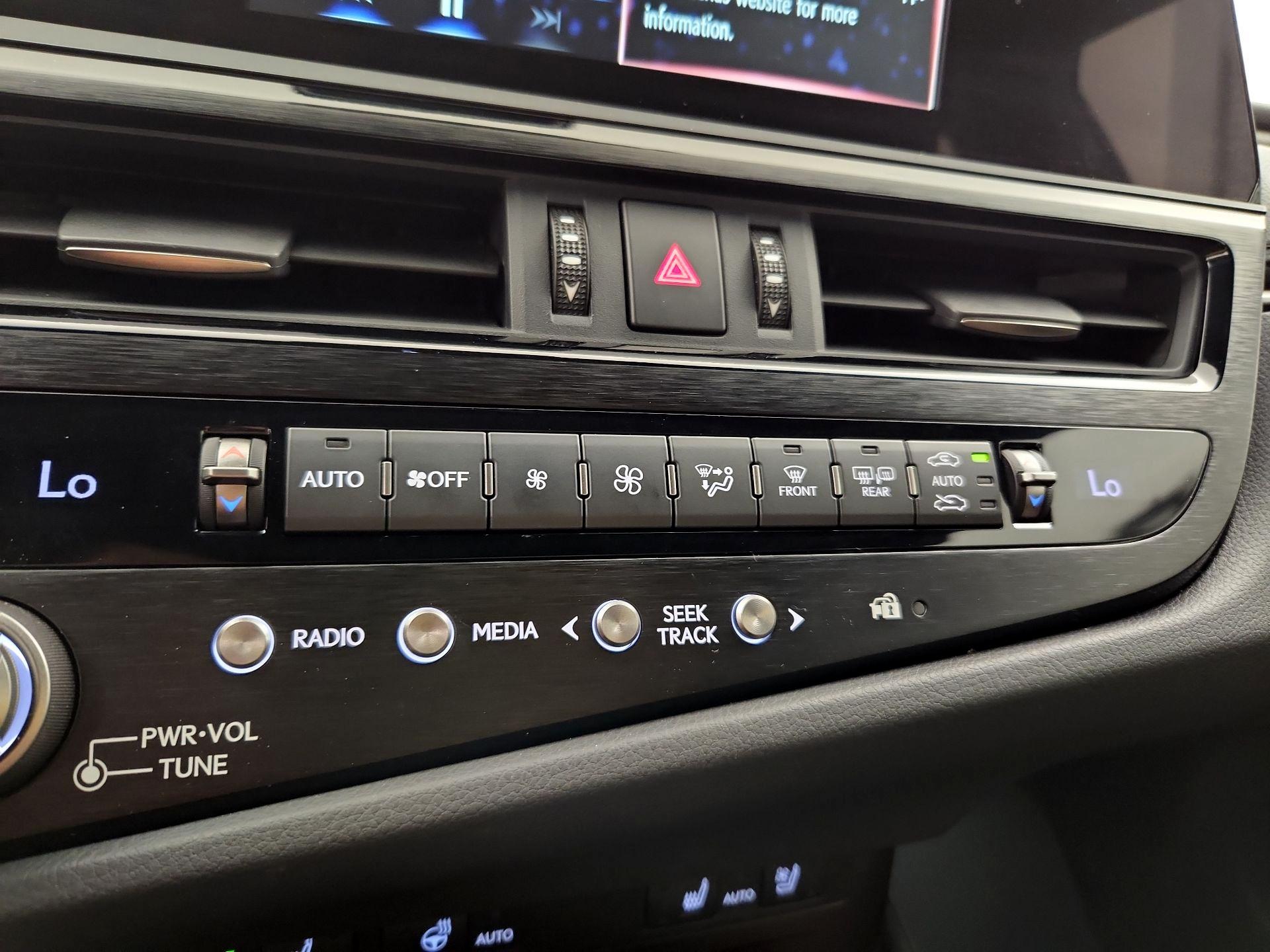 Thumbnail: 2022 Lexus ES - 16
