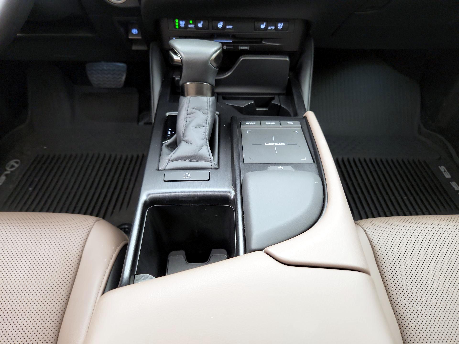 Thumbnail: 2022 Lexus ES - 17