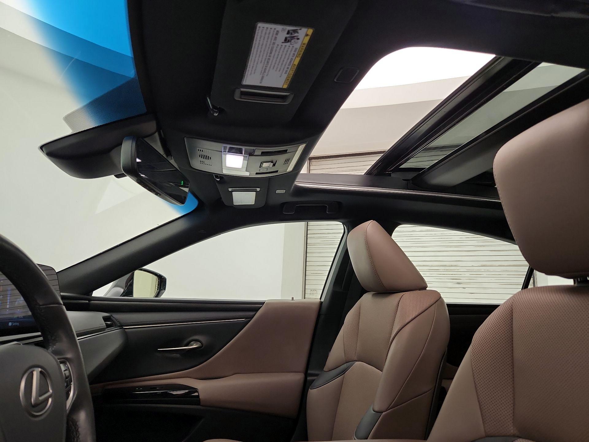 Thumbnail: 2022 Lexus ES - 19