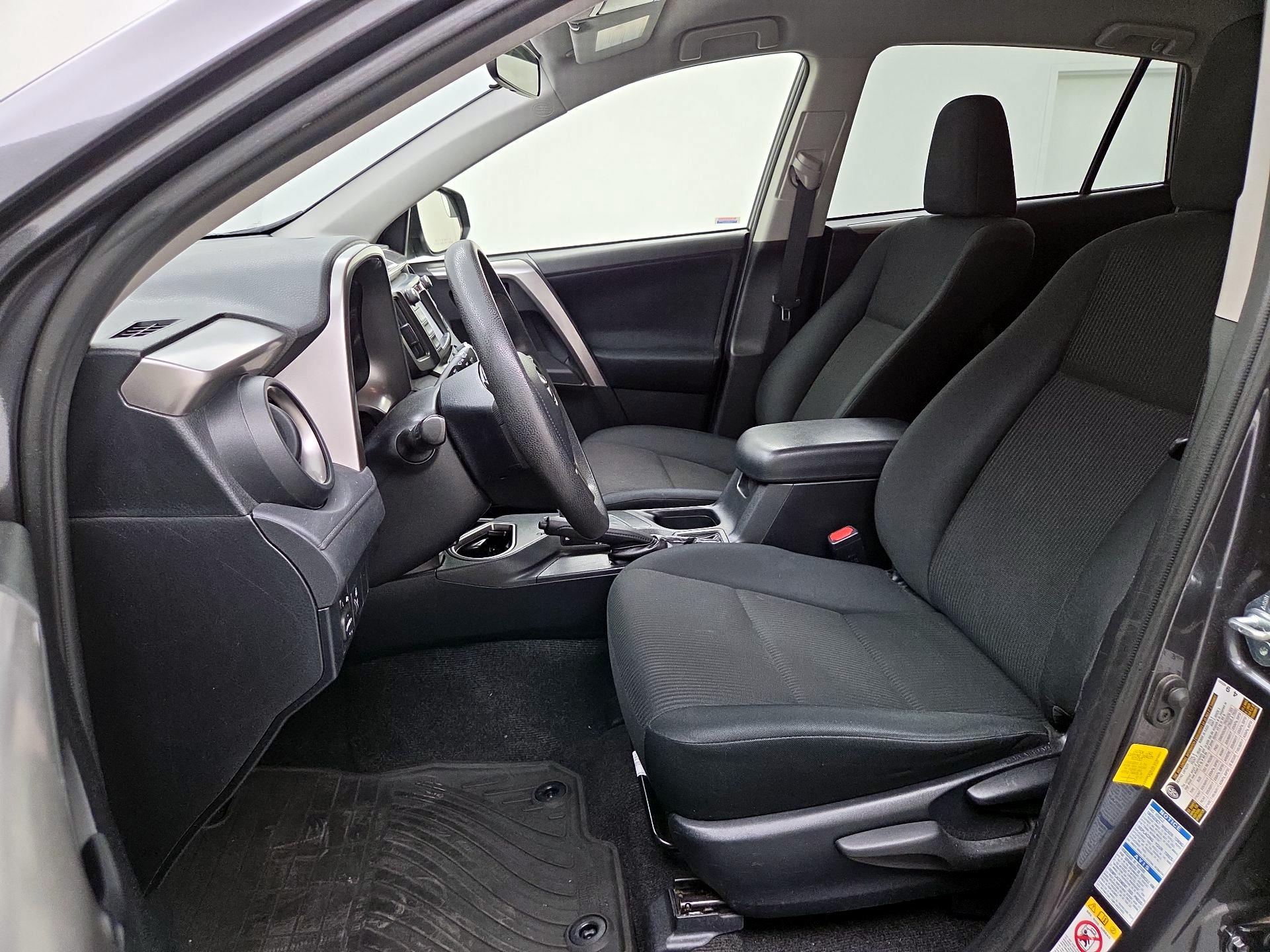 Thumbnail: 2016 Toyota RAV4 - 11