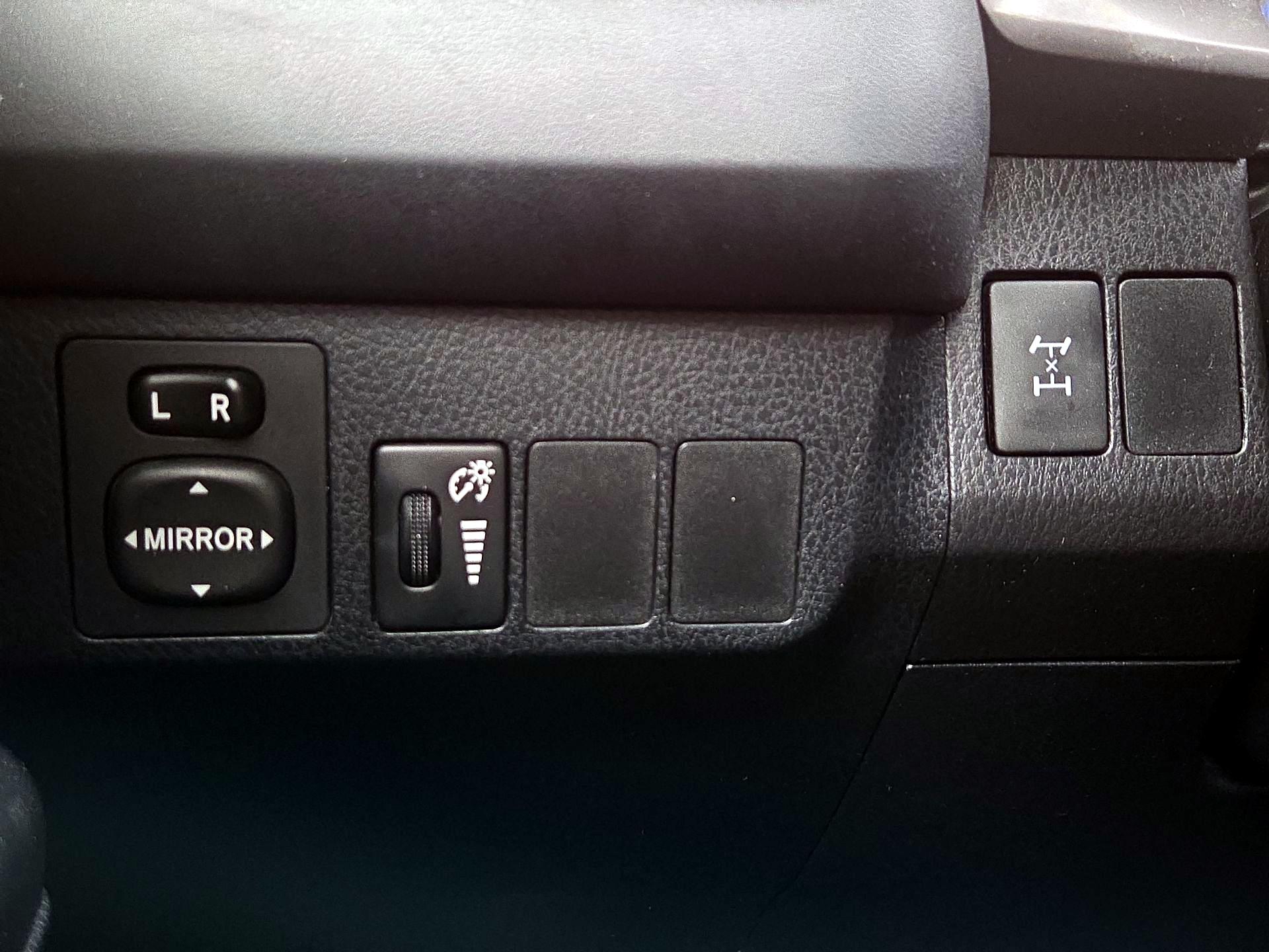 Thumbnail: 2016 Toyota RAV4 - 13