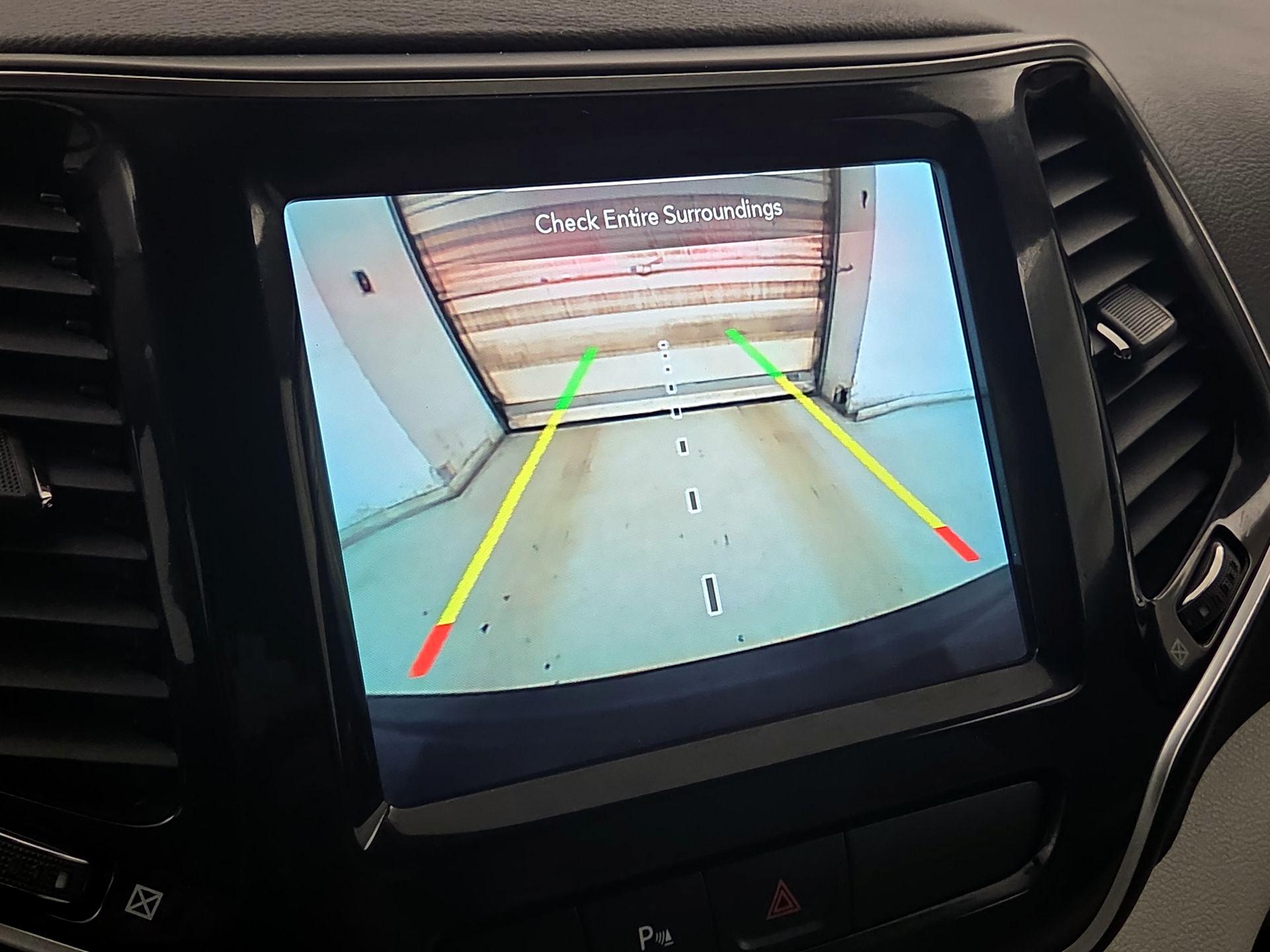 Thumbnail: 2019 Jeep Cherokee - 15