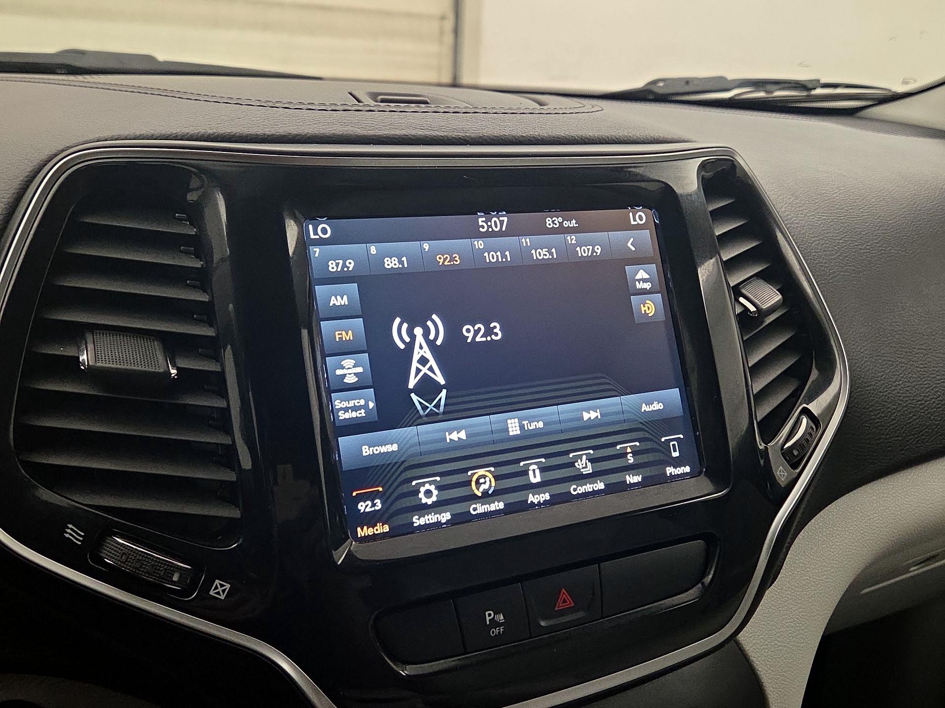 Thumbnail: 2019 Jeep Cherokee - 16