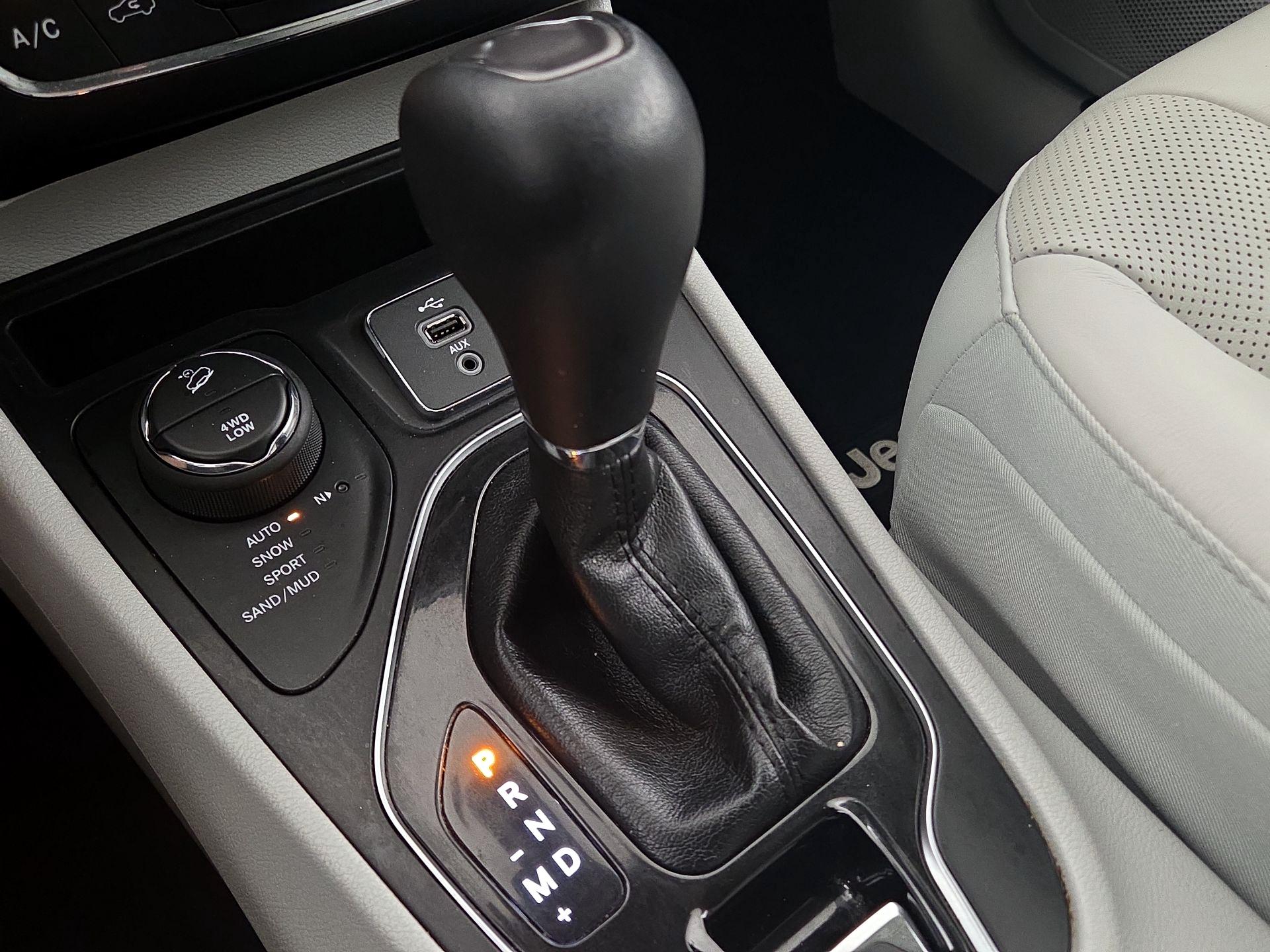 Thumbnail: 2019 Jeep Cherokee - 18