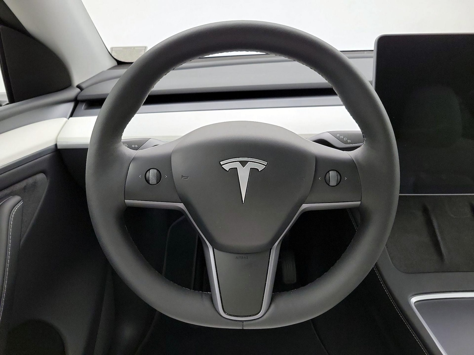 2024 Tesla Model Y Long Range - Photo 11