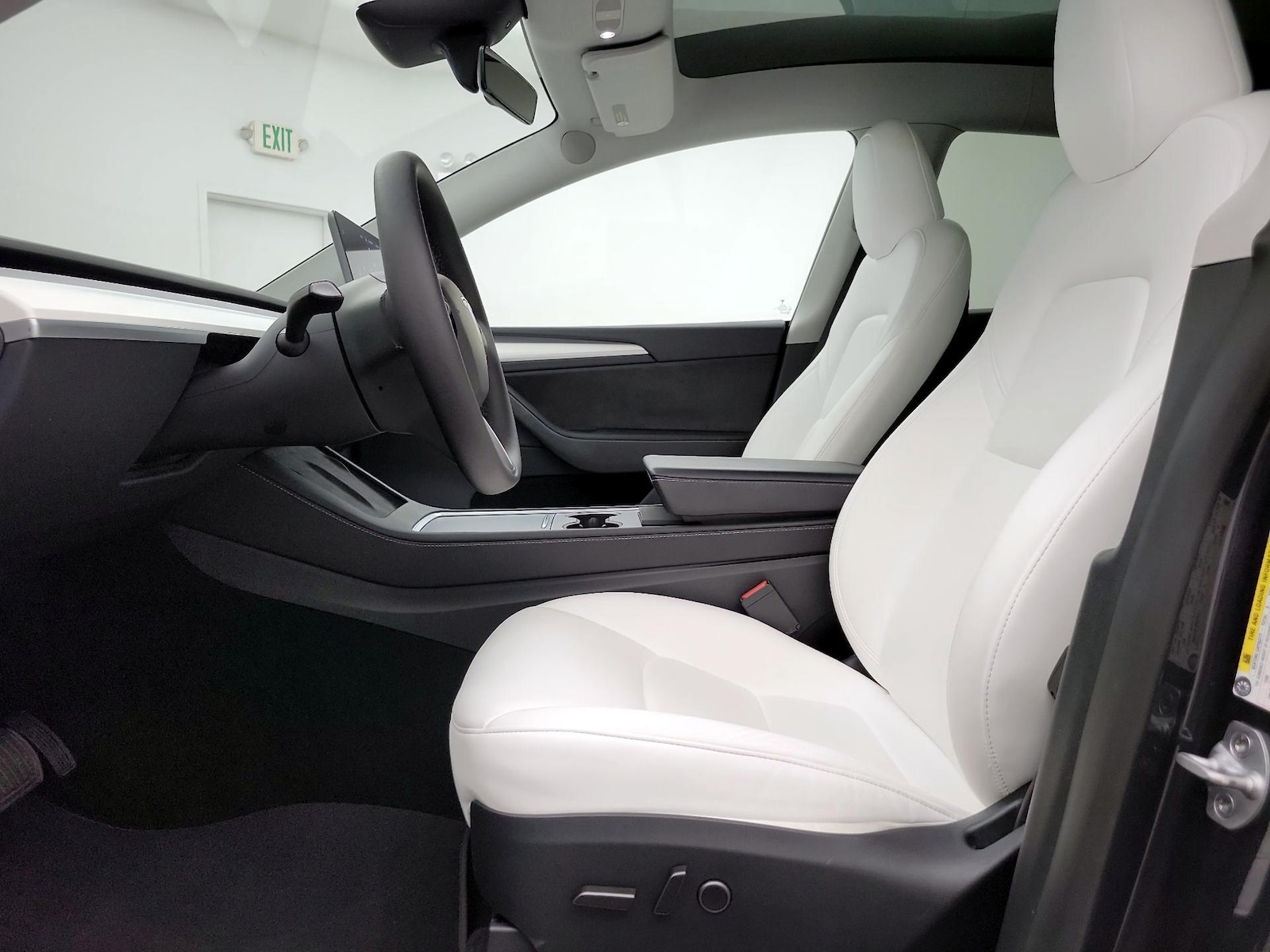 2024 Tesla Model Y Long Range - Photo 12