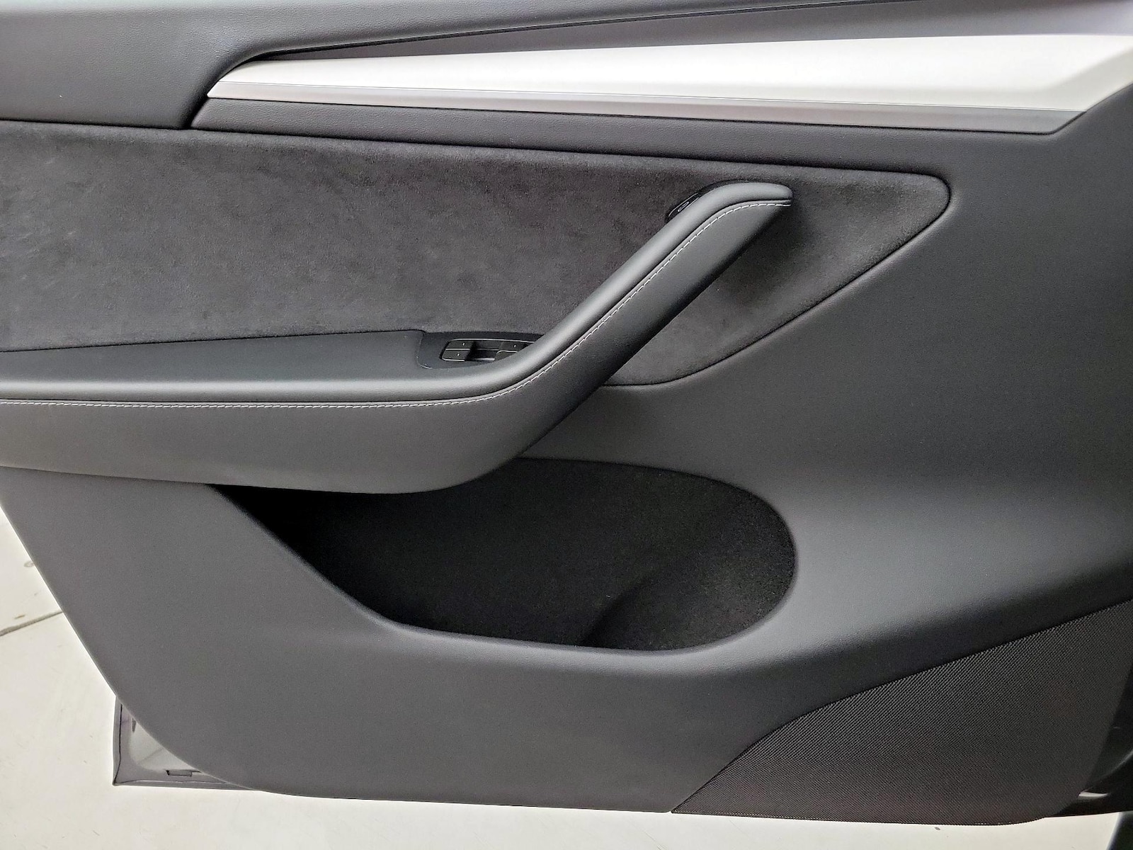2024 Tesla Model Y Long Range - Photo 13