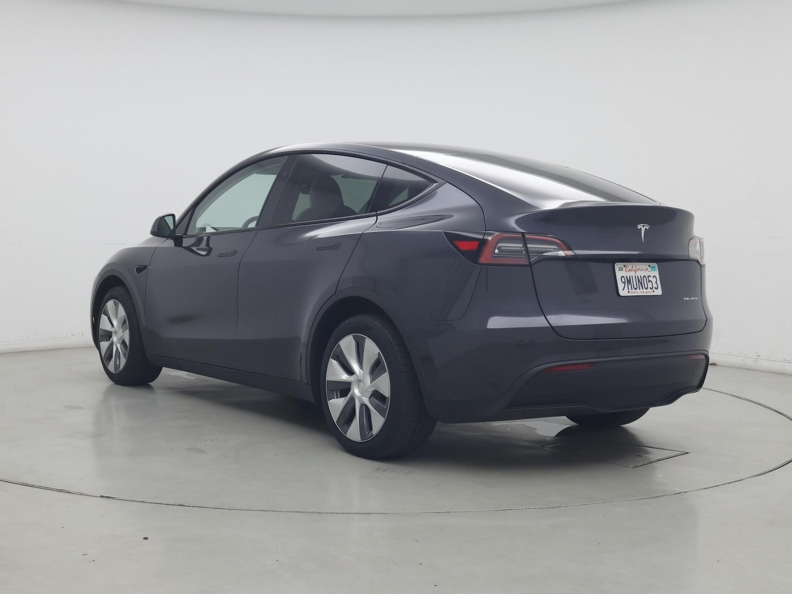 2024 Tesla Model Y Long Range - Photo 3