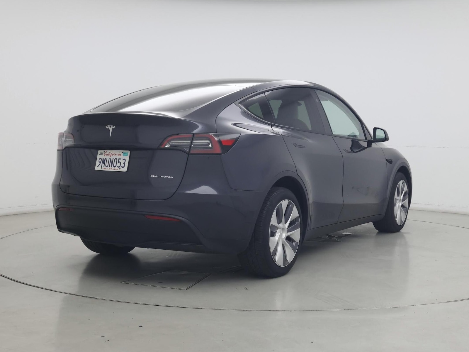 2024 Tesla Model Y Long Range - Photo 9