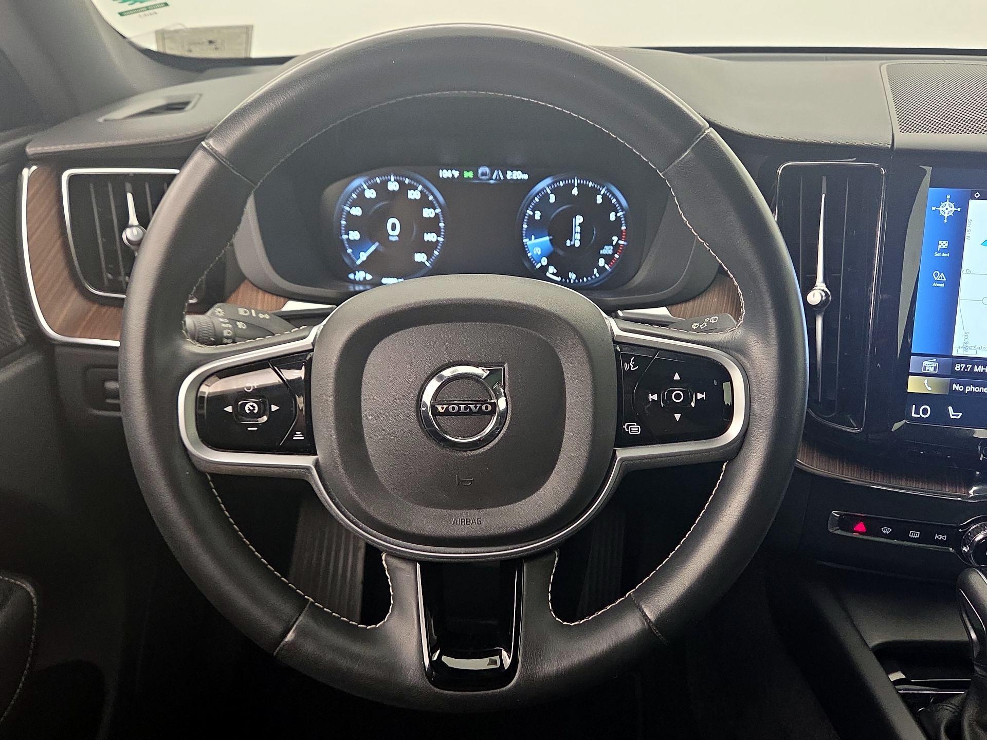 Thumbnail: 2020 Volvo XC60 - 10